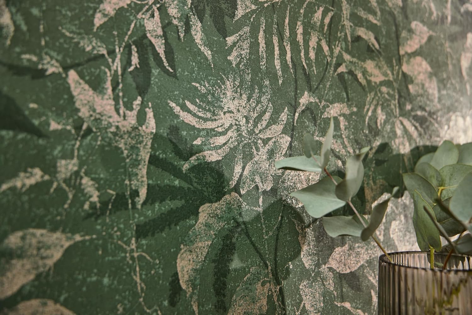 Livingwalls Hot Spots 782036 Non-Woven Wallpaper Floral 10.05 m x 0.53 m Green Gold Metallic Wallpaper Jungle