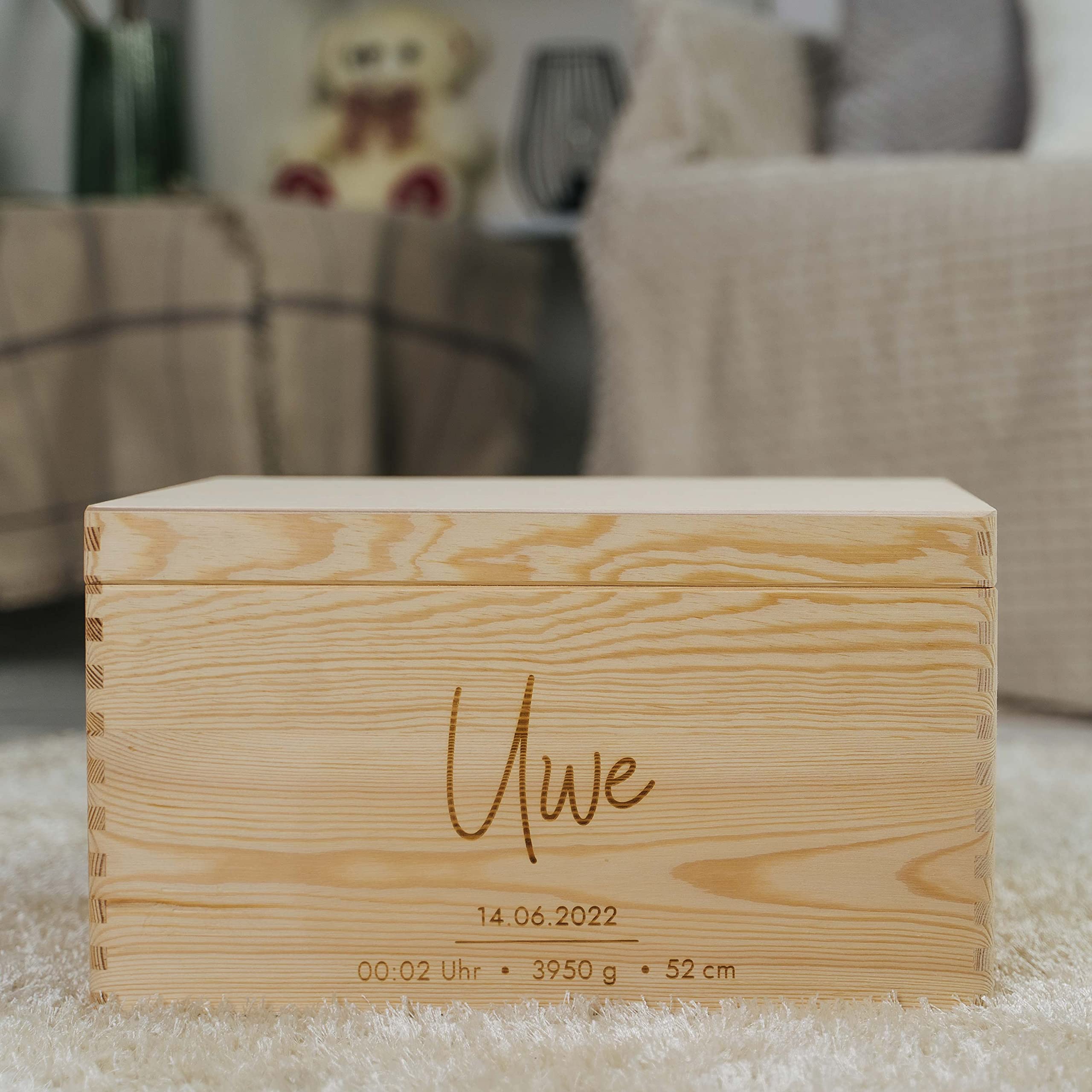 LAUBLUST Erinnerungsbox Baby Personalisiert - Geschenk zur Geburt | 40x30x24cm, Natur, FSC® | Serie: Niers - Frontmotiv