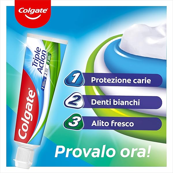 Primo piano di un tubo di dentifricio Colgate Triple Action da 75ml che mostra il logo e le indicazioni di tripla azione.