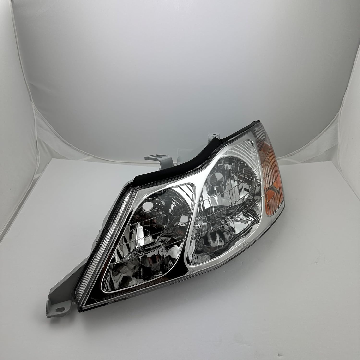 Replacement For Toyota 2000 2001 2002 2003 2004 Avalon XLS/XL Sedan Headlight Assembly with Bulb, DOT/SAE Compliant, Left/Driver Side, Partslink TO2502132/ OEM 81150-AC040