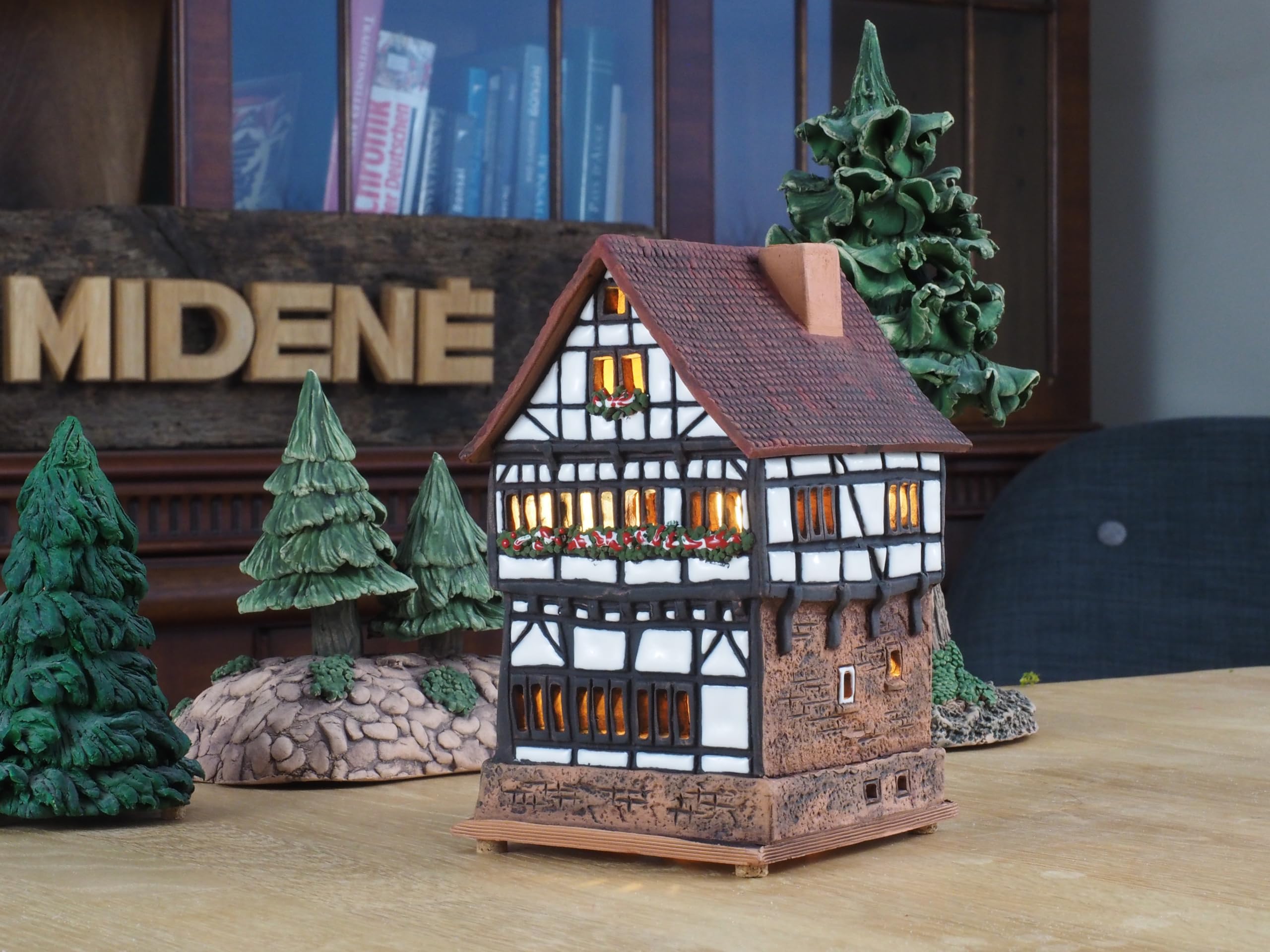 Ceramiczny domek świetlny, świecznik na herbatę, miniaturka artystyczna, stary gotycki dom w Gelnhausen, Niemcy, A227AR