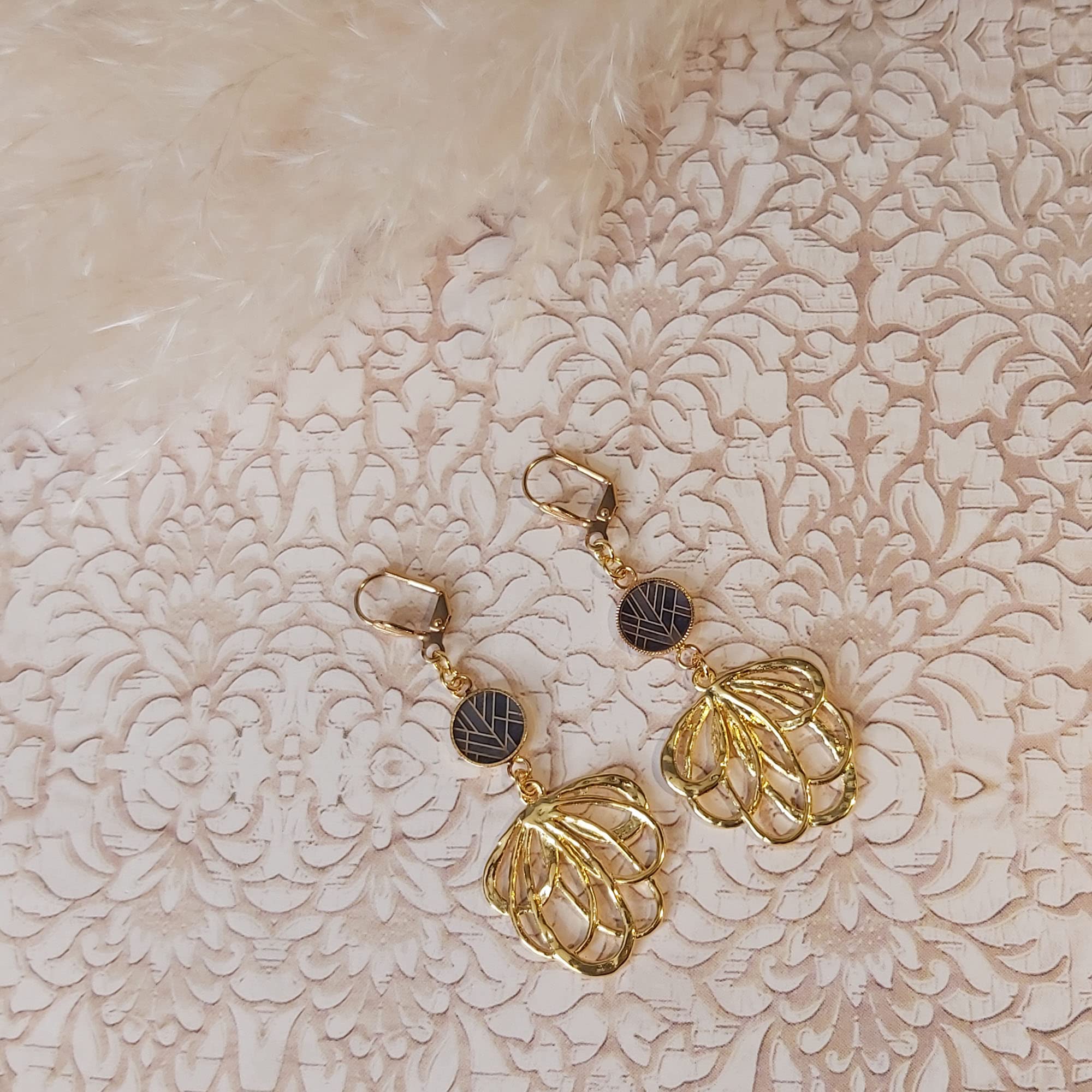 Pendientes Art deco abanico flor oro resina gris negro