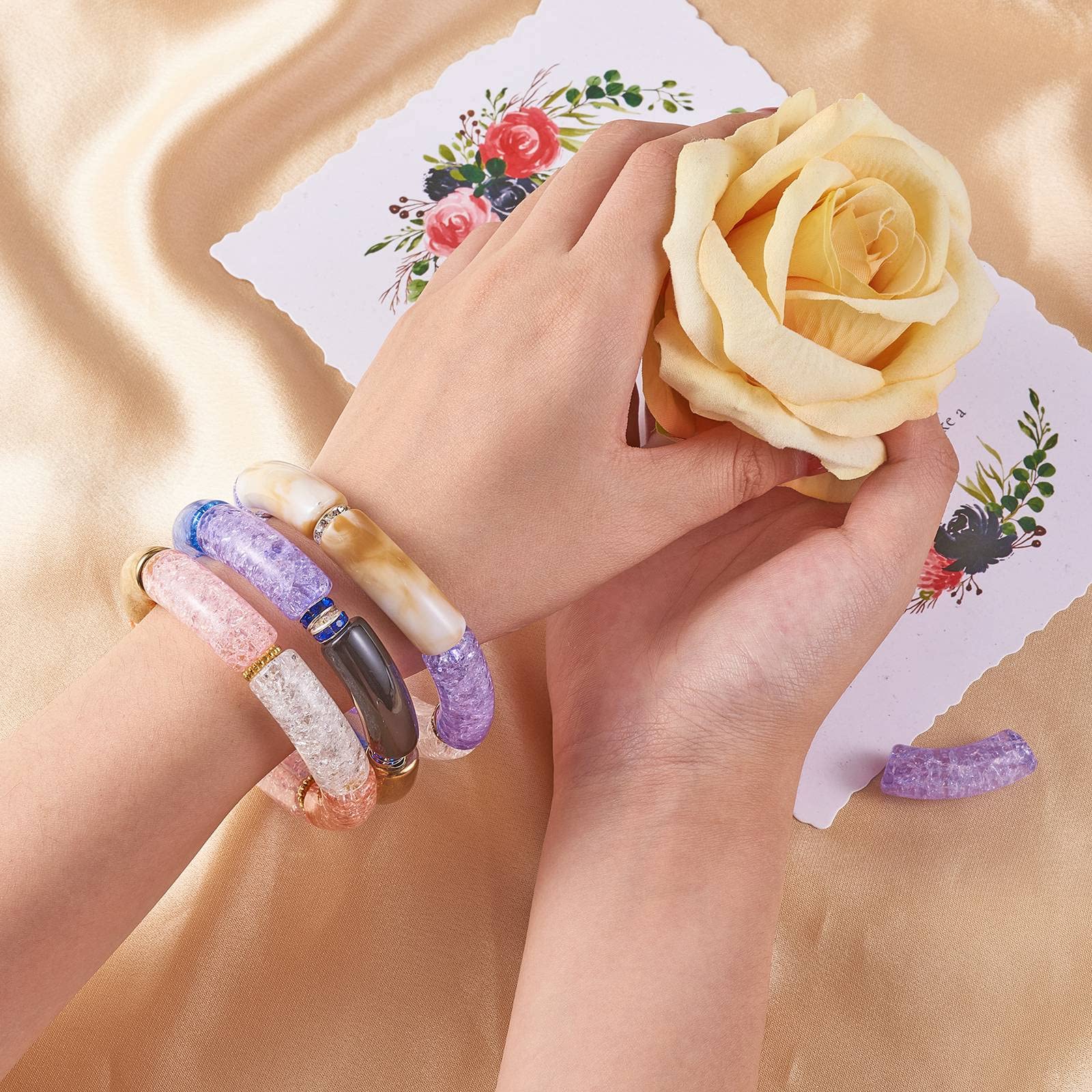 Arricraft 187 Pcs Perles En Acrylique Incurvées De 11 Couleurs Avec Bambou Et Paillettes Pour Bracelets à Faire Soi-Même