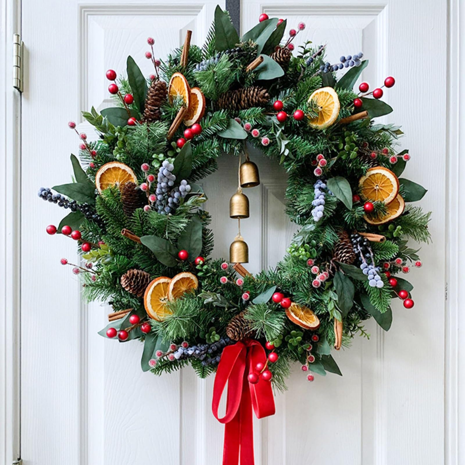 Guirnalda de Navidad, corona de cedro con conos de pino, bayas rojas, campanas, decoración de Navidad para puerta delantera, hogar, pared, ventana, chimenea (carmesí, 50 cm)