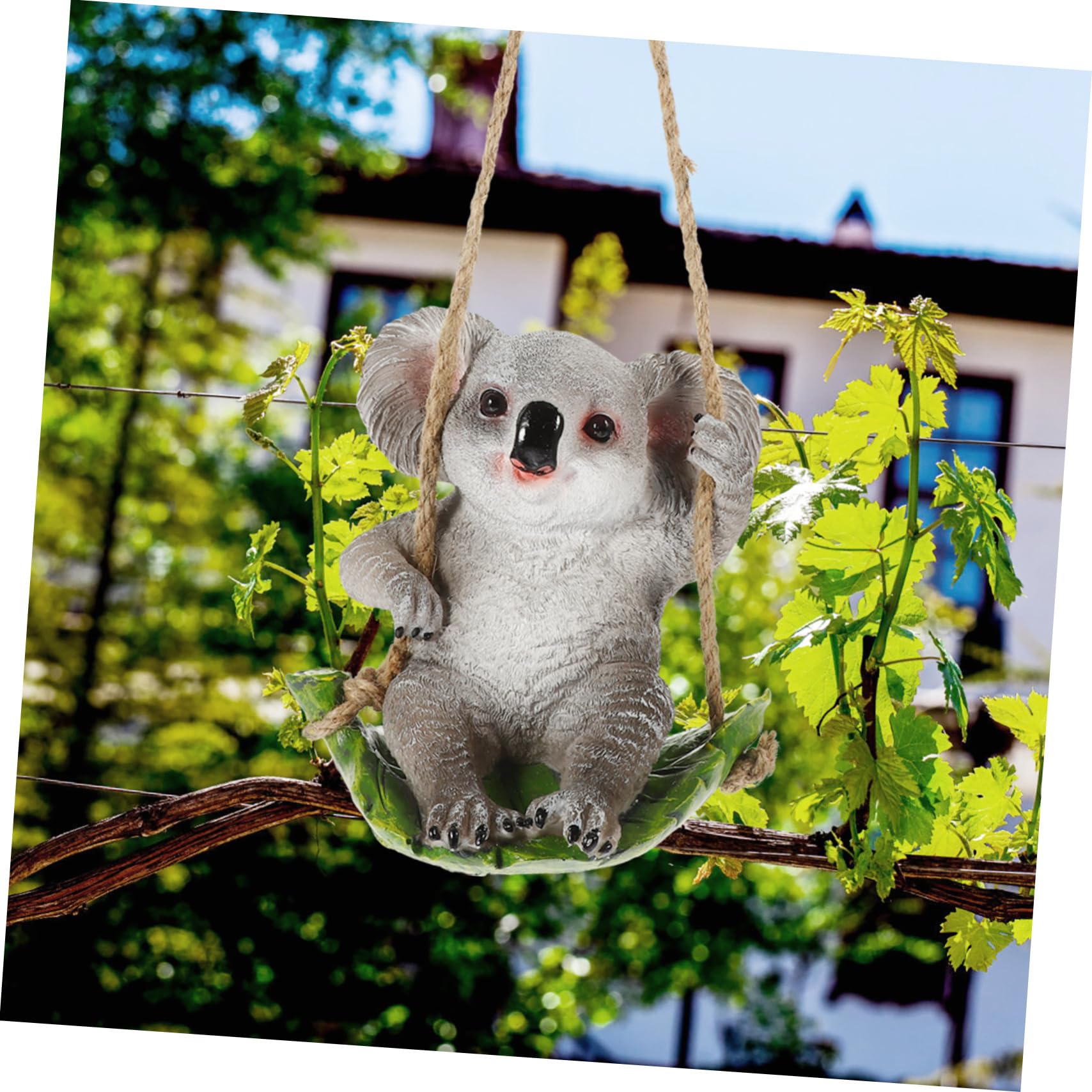 Yardwe Kawaii Koala Statue Dekorative Hängedekoration Aus Widerstandsfähigem Harz Für Garten Balkon Niedliches Ornament Mit Schwingelement Für Außendekoration Für Gartenliebhaber