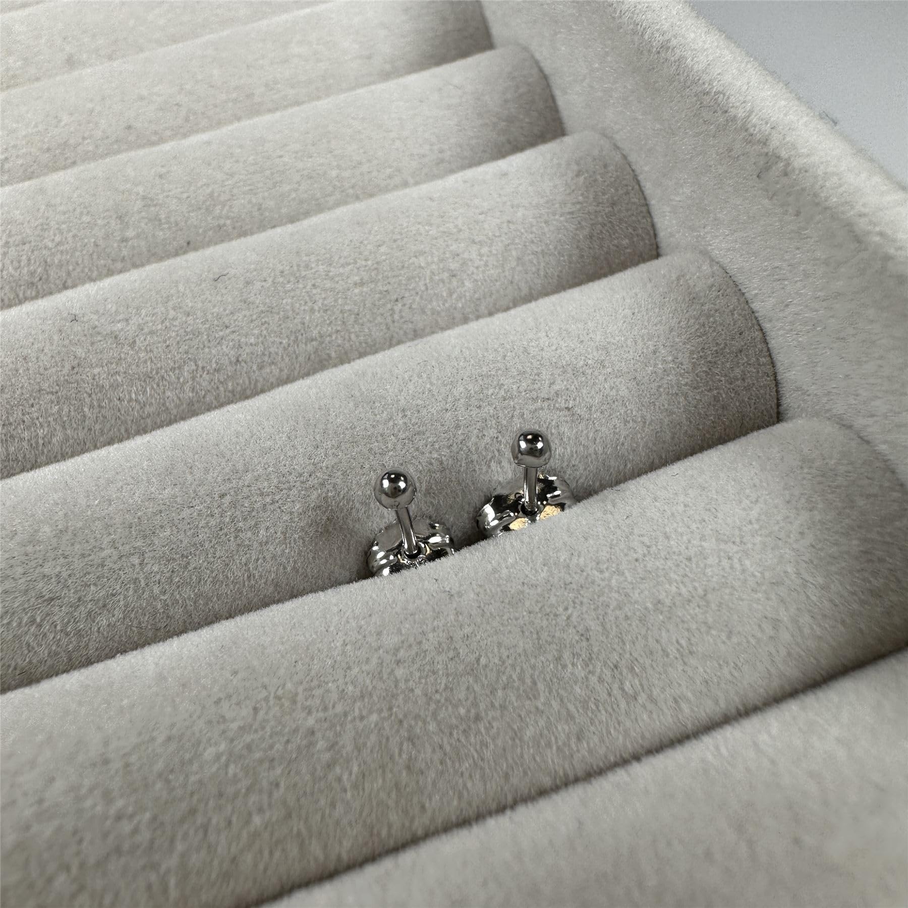 Orecchini a Brochia con Sfera Rotonda di 2mm in Oro Bianco 9kt