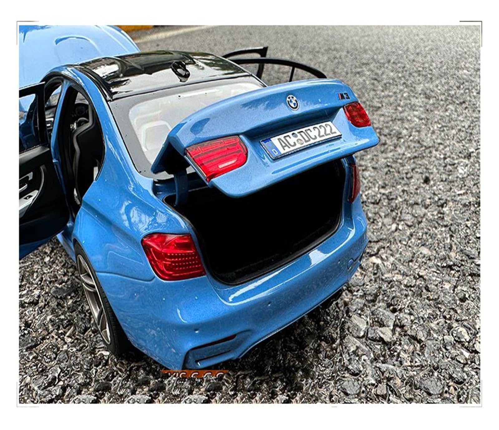 BMW M3（F80）ミニカー 1/18 青 1/18 Norev 2015-2019 BMW M3 F80 (Yas Marina Blue) Diecast