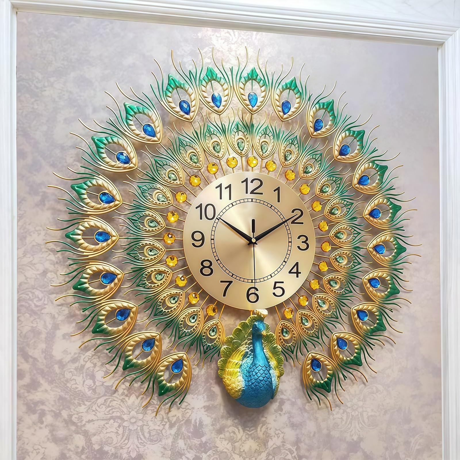 Horloge paon silencieuse sans tic-tac pour dormir sereinement dans une chambre design