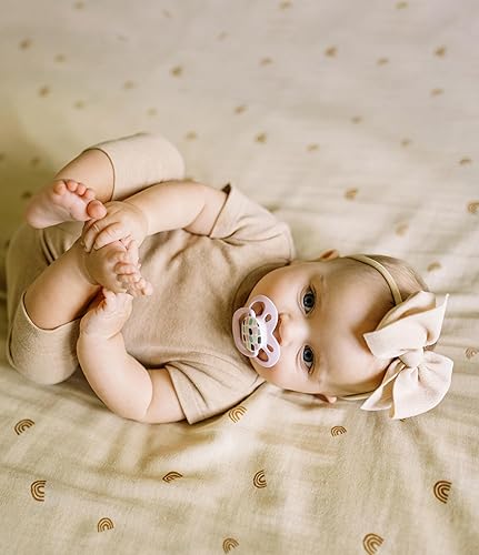 Miniatura 13 de Dr. Brown's Advantage Glow-in-The-Dark Baby Pacifier, Fully Symmetrical Soother with Soft Silicone Bulb, Scooter Squirrel-Purple Nature, 6-18m, BPA