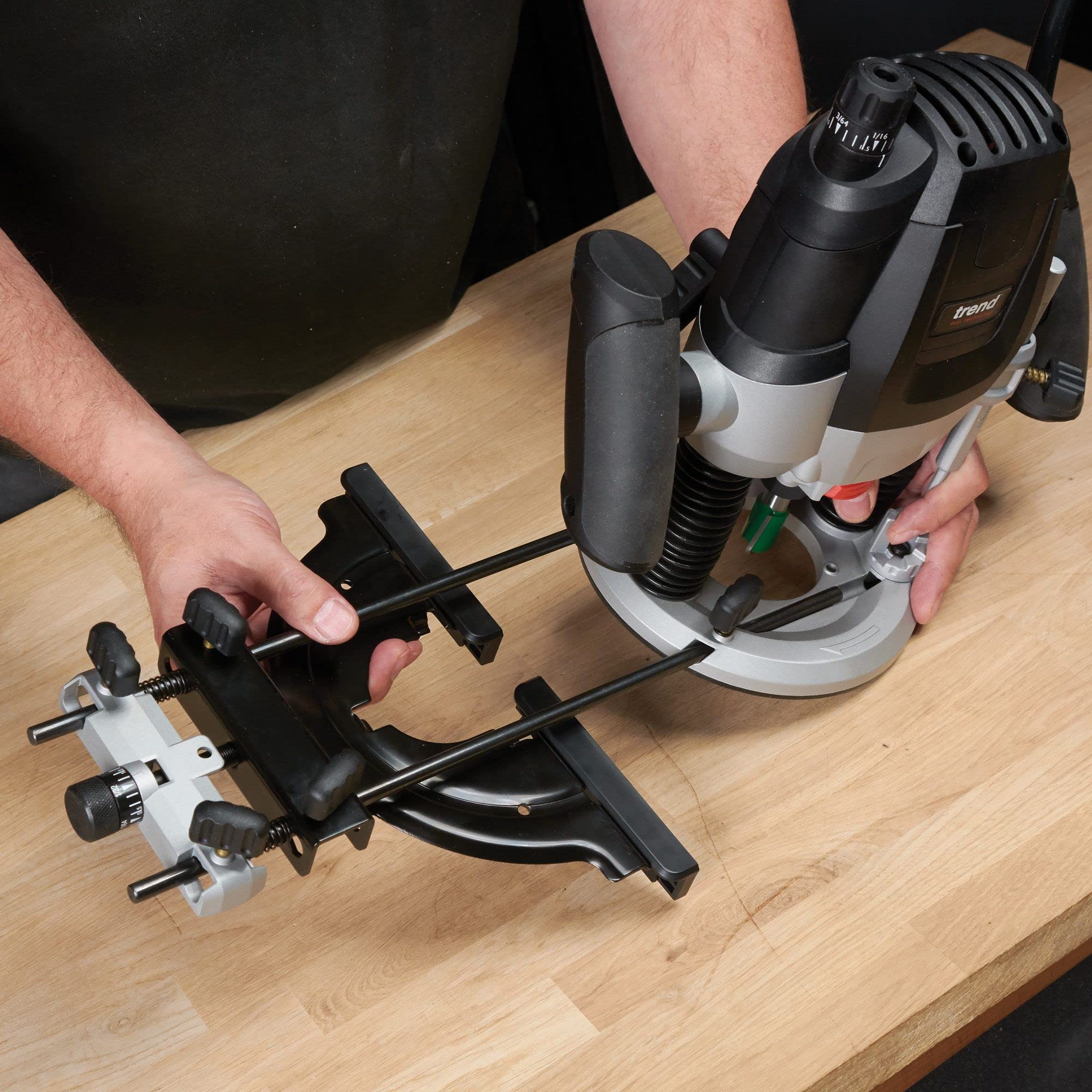 Trend T7 Oberfräse 2100 W, 12 mm Spannzange, variable Drehzahl, 50 mm Frästiefe, Sanftanlauf, 230 V, für Arbeitsplatten, Nuten und Profilfräsungen, im Koffer, T7EK/EURO