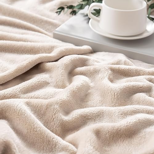 Miniatura 7 de Berkshire Blanket Cobija de terciopelo VelvetLoft clásica para cama tamaño King, ligera y suave, de felpa esponjosa para cama y sofá, color grano,