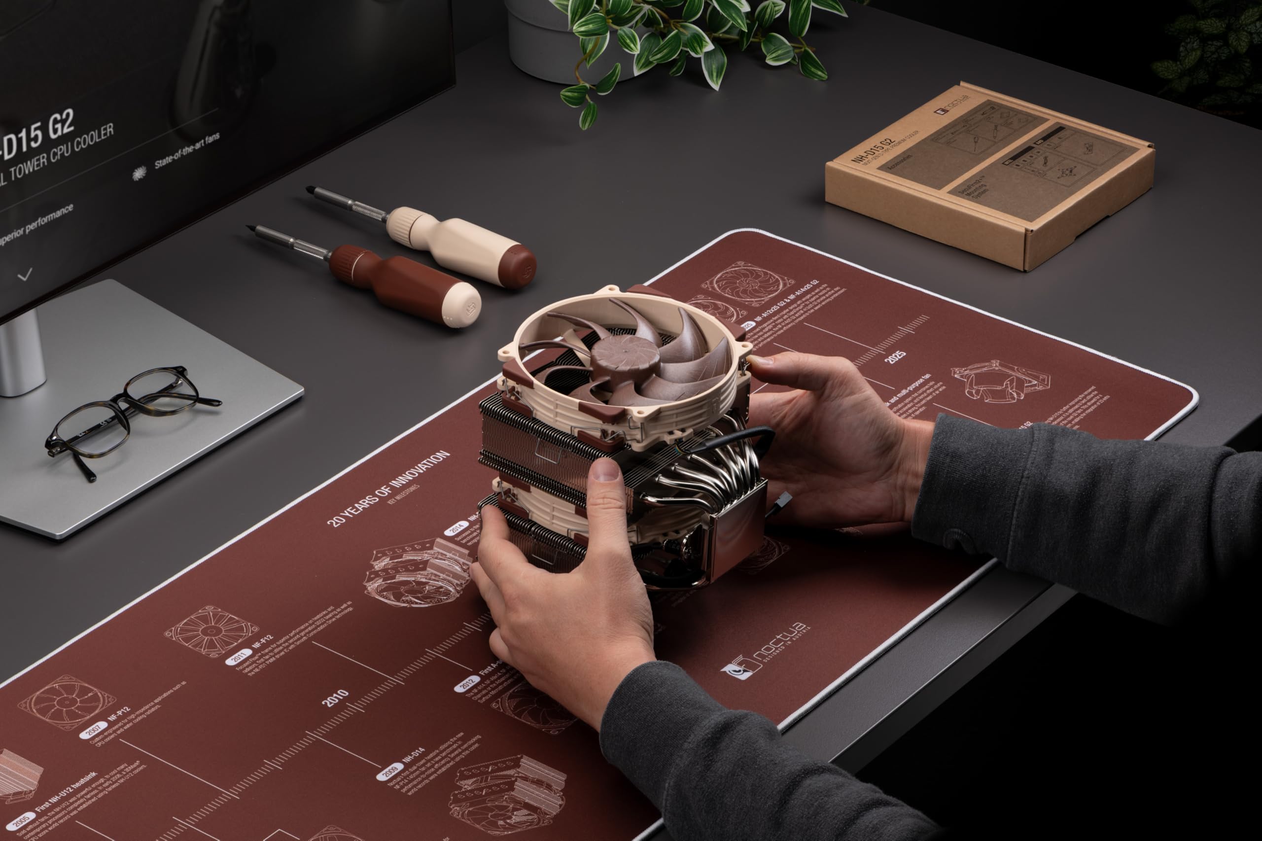 Noctua NP-DM3 : Tapis de Bureau Célébrant le 20ème Anniversaire de la Marque, 90x40 CM (Brun)