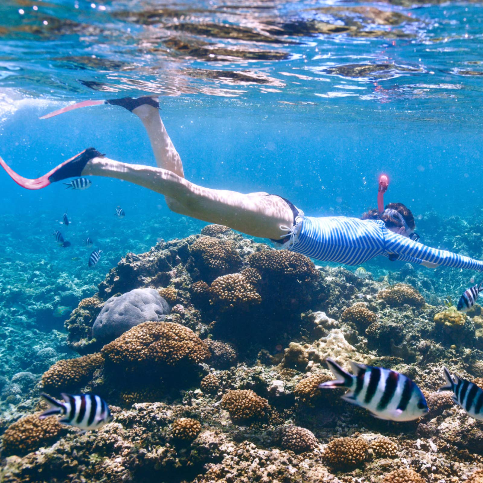 Zestaw do nurkowania dla dzieci, maska do snorkelingu, zestaw do nurkowania, sprzęt do snorkelingu, maska do nurkowania + regulowane klapki do pływania dla dzieci, sucha rurka do nurkowania + torby podróżne (różowy)