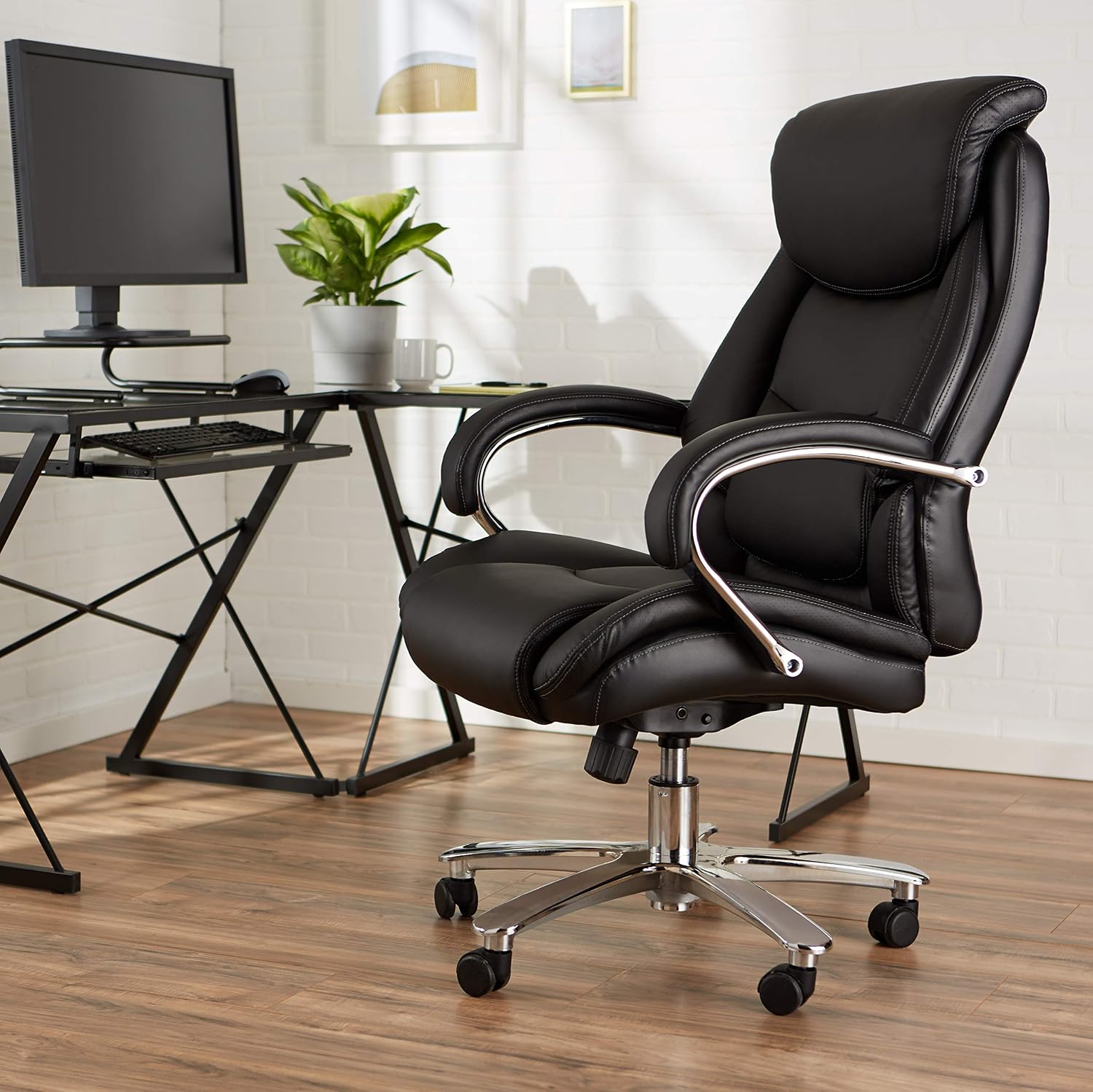 Amazon Basics Big & Tall Executive, Adjustable, Swivel Office Chair with Armrest, Black Bonded Leather