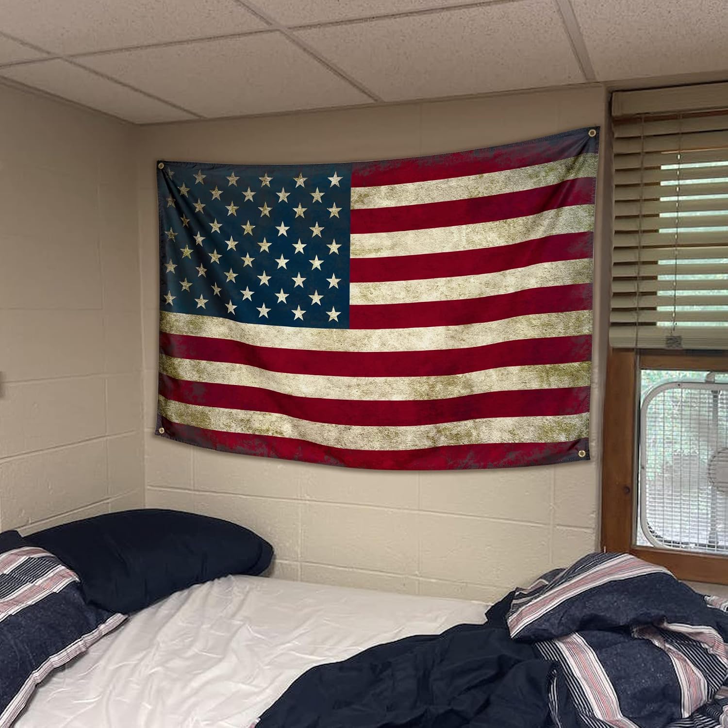 American Flag Tapestry Vintage Retro USA Flag Poster, 60″W x 40″L Heavy Duty Polyester, Wall Hanging Decor for Dorm Living Room College Bedroom, Fade Resistant Indoor Outdoor
