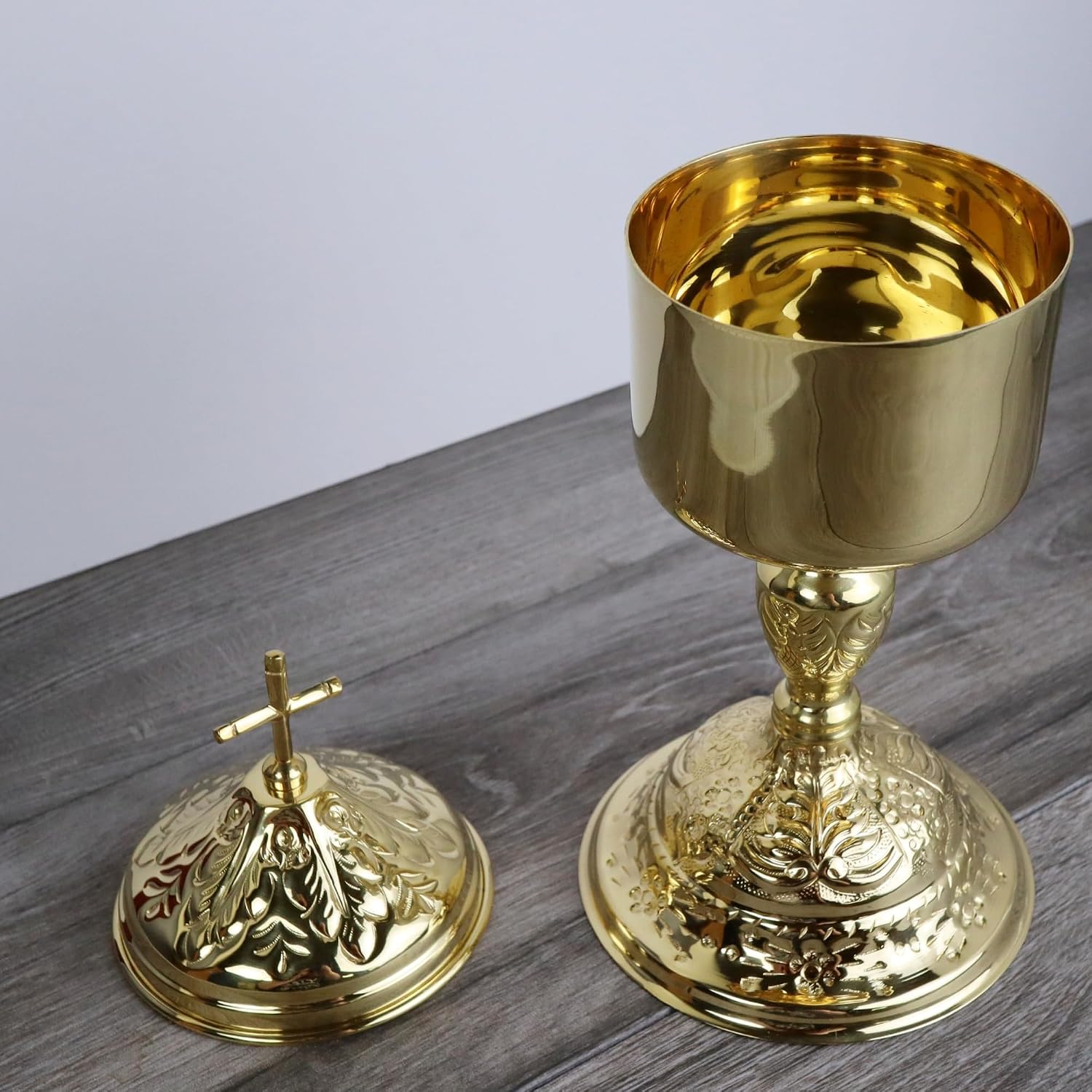 Needzo Ciborium Elegant High Polished Brass, Catholic Church Communion Supplies, 10 by 4.75 Inches