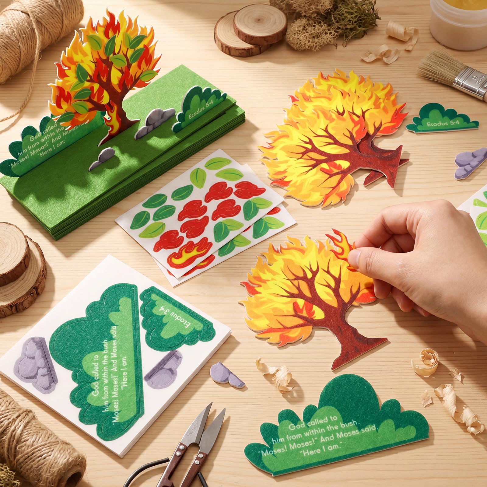 Soulchen Lot de 24 buissons brûlants 3D pour enfants, kit d'artisanat en feutre VBS religieux bébé Moïse Crafts Exode 3 : 4 buissons de bricolage pour l'école du dimanche, la maison, l'église, la