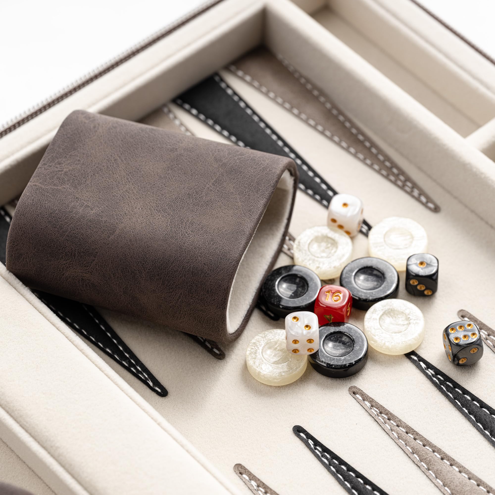 Set da backgammon da 23,9 cm per adulti, classico gioco da tavolo con custodia pieghevole in ecopelle, set da viaggio portatile da backgammon (marrone)