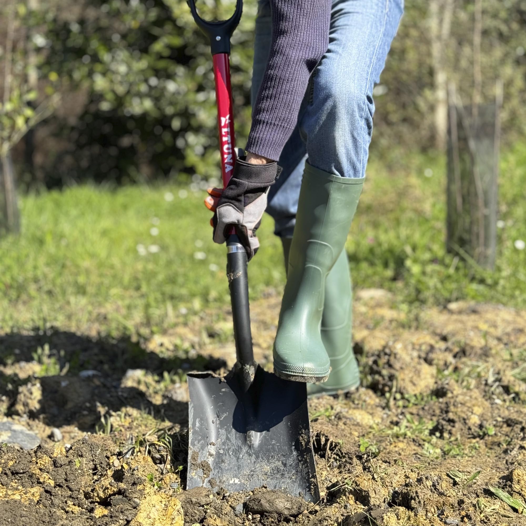 Altuna Pala di Giardinaggio di Alta Resistenza - 24 x 28 x 105 cm - Modello 8541F - Capacità Extra Forte con Manico in Fibra di Vetro - Ideale per Lavori e Agricoltura