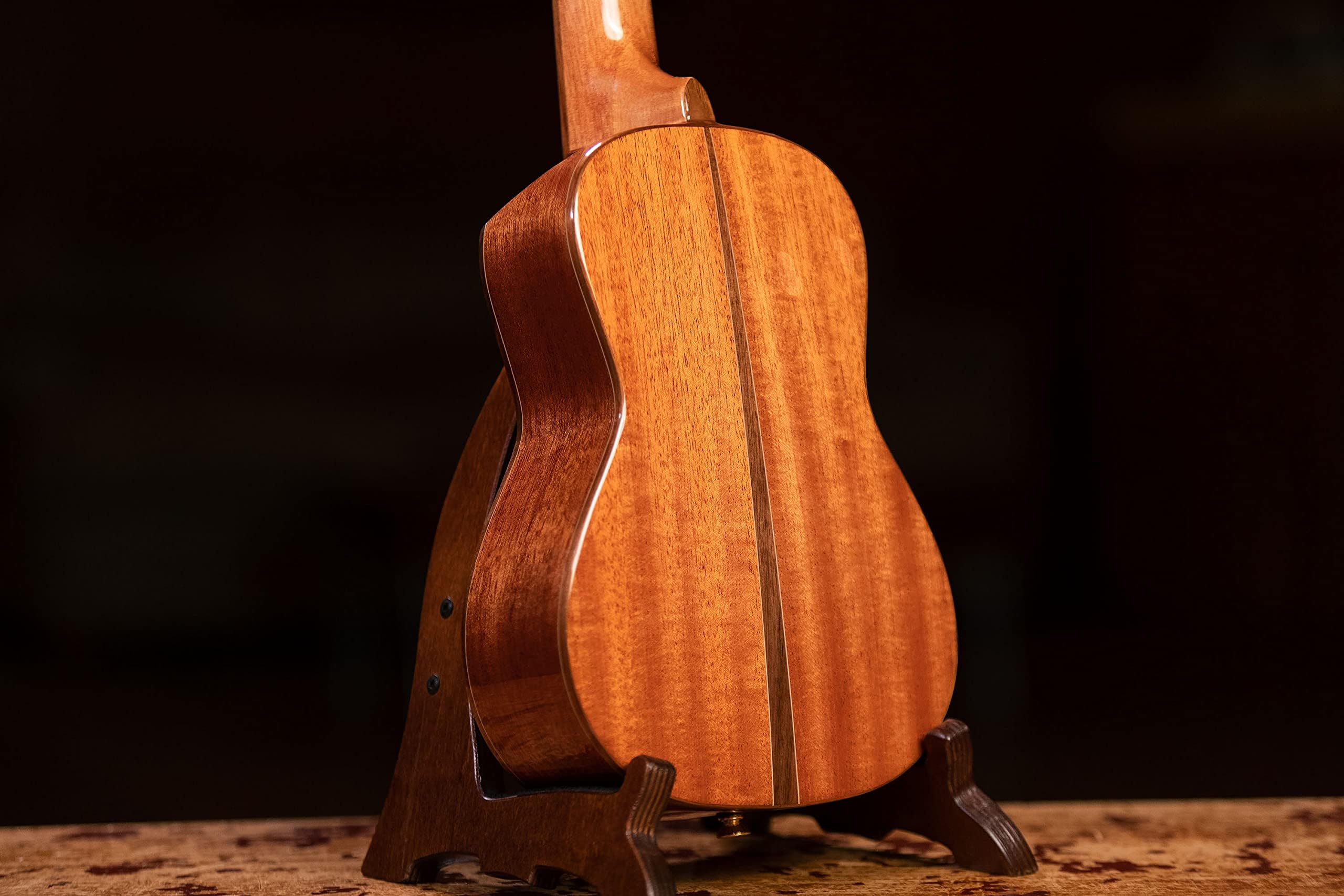Ortega Guitars Ukulélé Concert Acoustique – 2 évents sonores – Série Custom Built – Avec Housse – Acajou, Naturel (ECLIPSE-CC4)