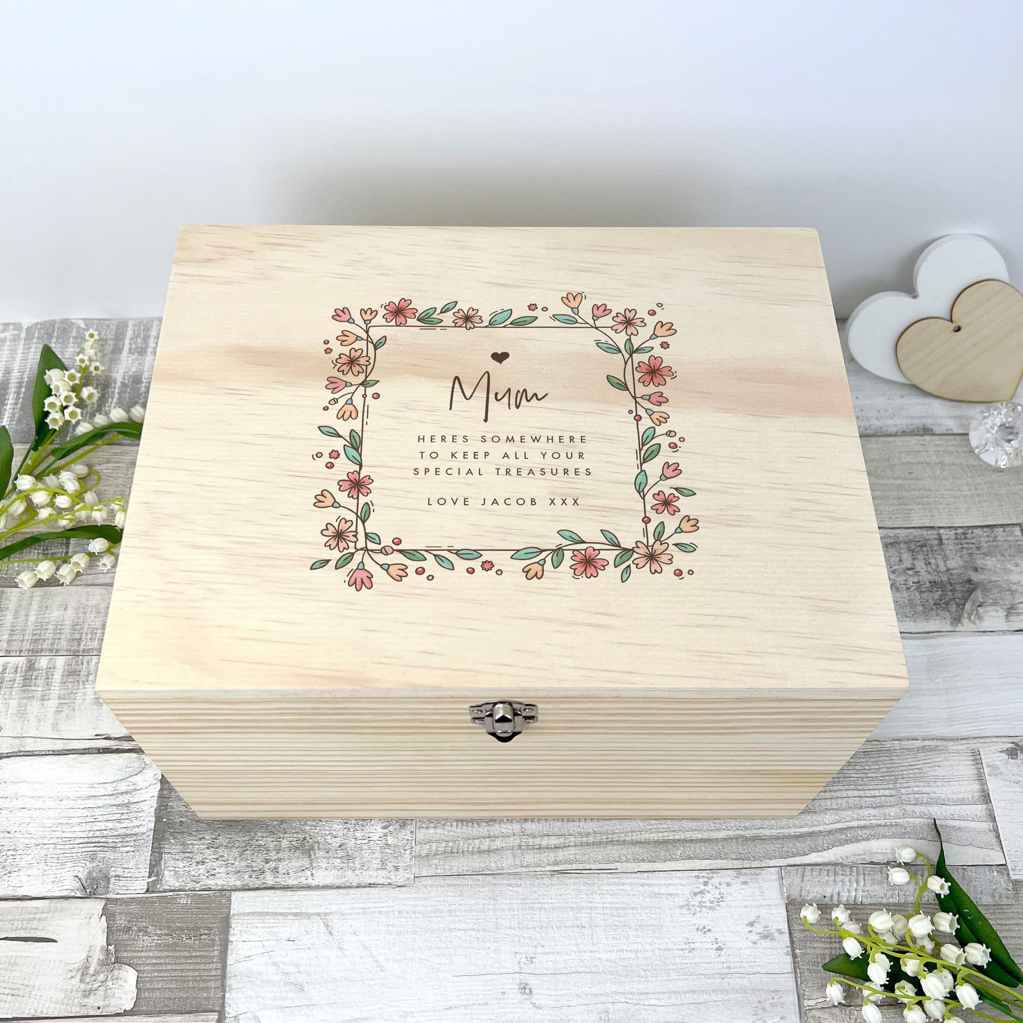 Caja de recuerdos personalizable con borde de flores de pino – Mensaje personalizado | Aniversario, boda, San Valentín, Día de la Madre, para ella | 26 x 18,9 x 15,5 cm