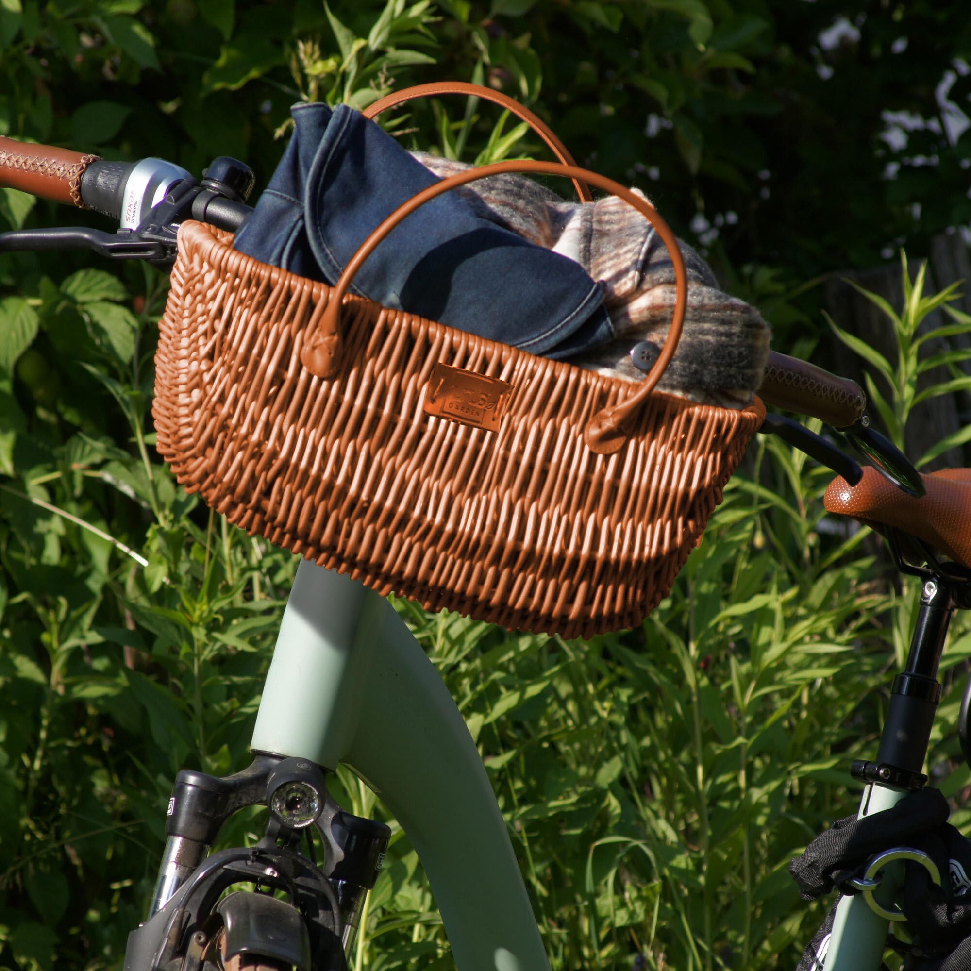 UNUS Cestino da bici in vimini, 22x40x21,5 cm, Resistente alle intemperie, Plastica, Attacco con cinghia per portapacchi o manubrio