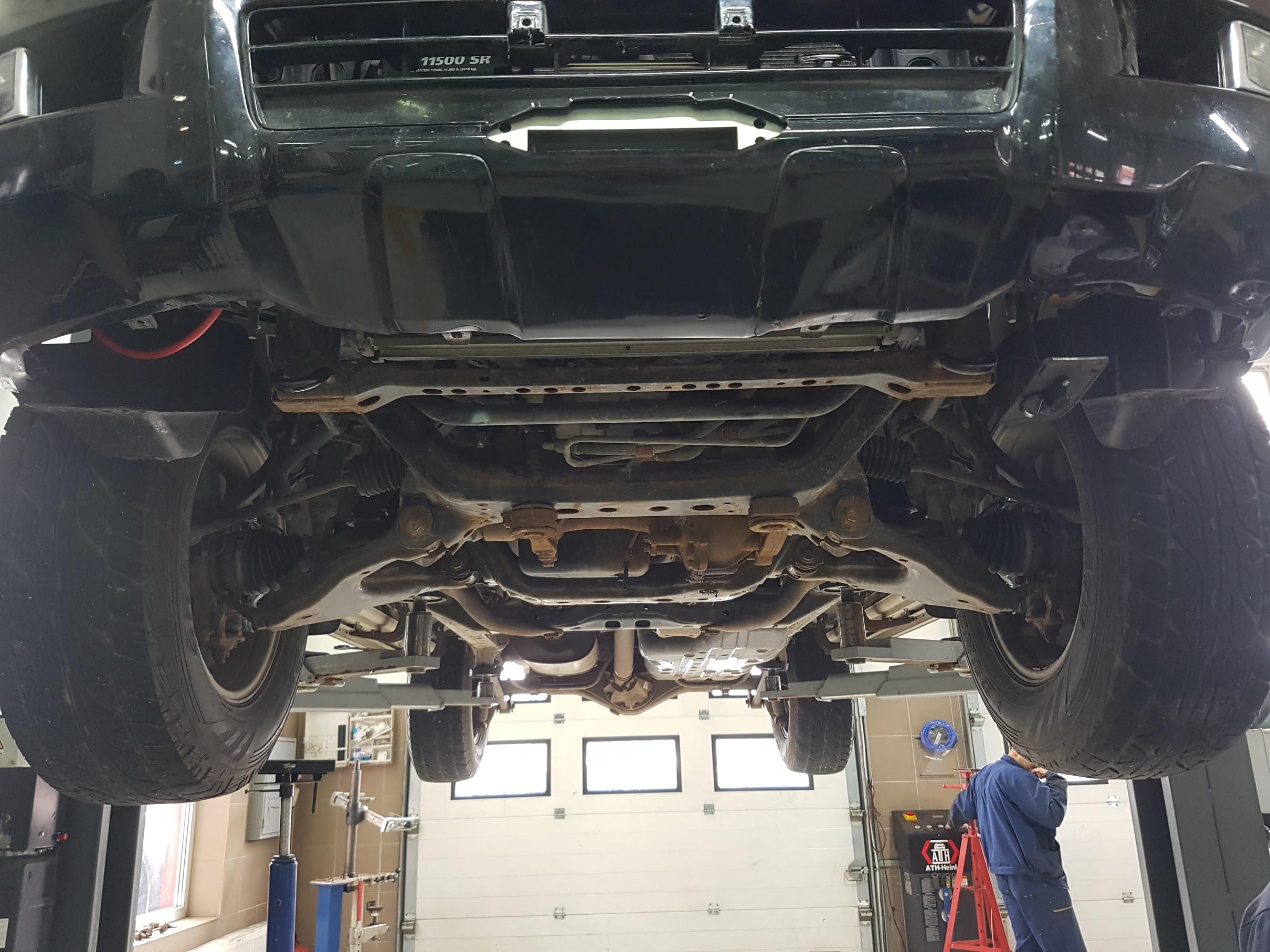 Protección metálica bajo motor compatible con Toyota Land Cruiser J120 (2002-2009)