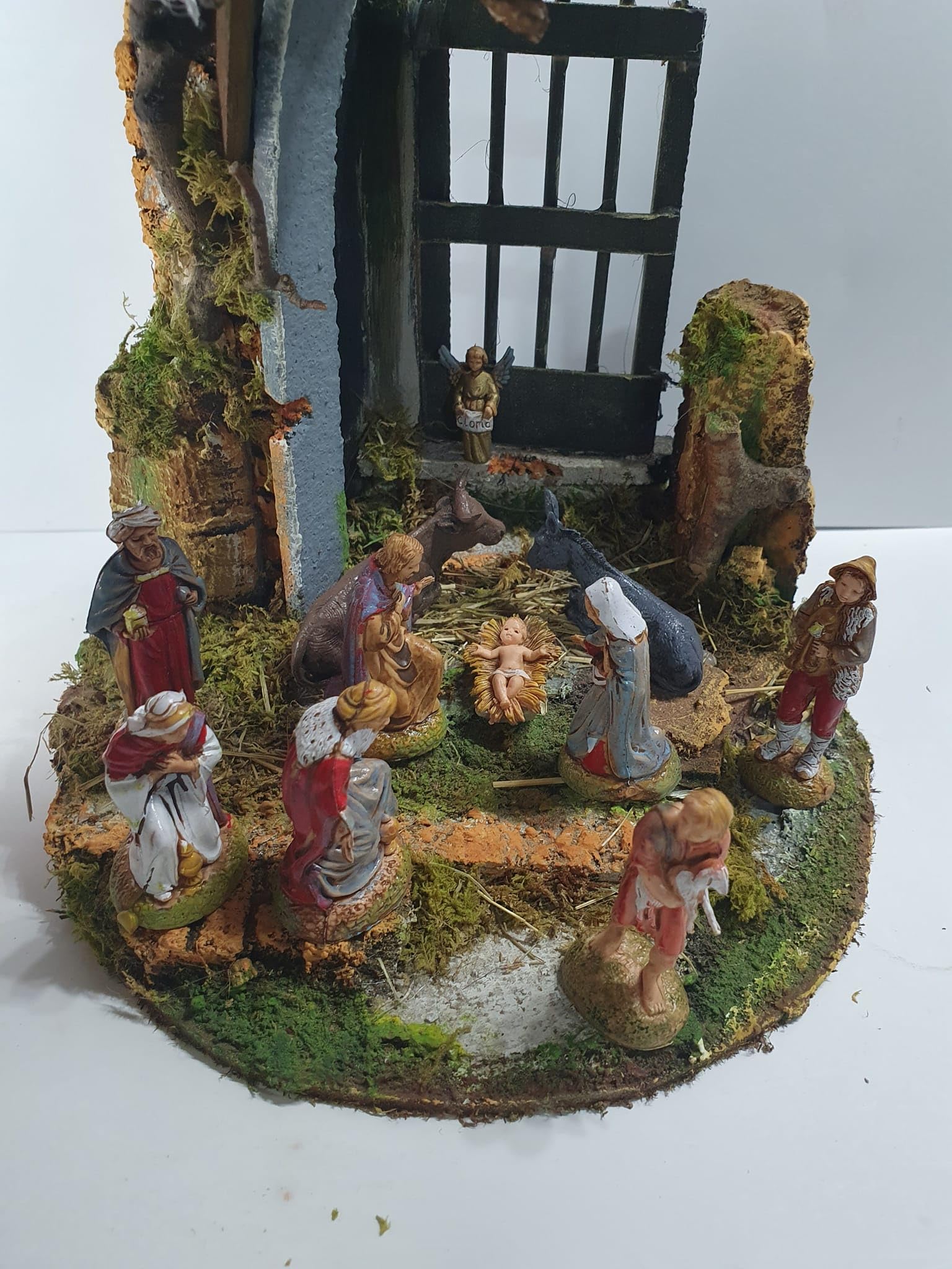 Tempo Weihnachtskrippe komplett Durchmesser 20 cm Höhe 3 cm Holz und Kork mit oder ohne 11 Schäfte 6 cm Terrakotta oder 6 cm Kunststoff, geeignet für Glasglocke