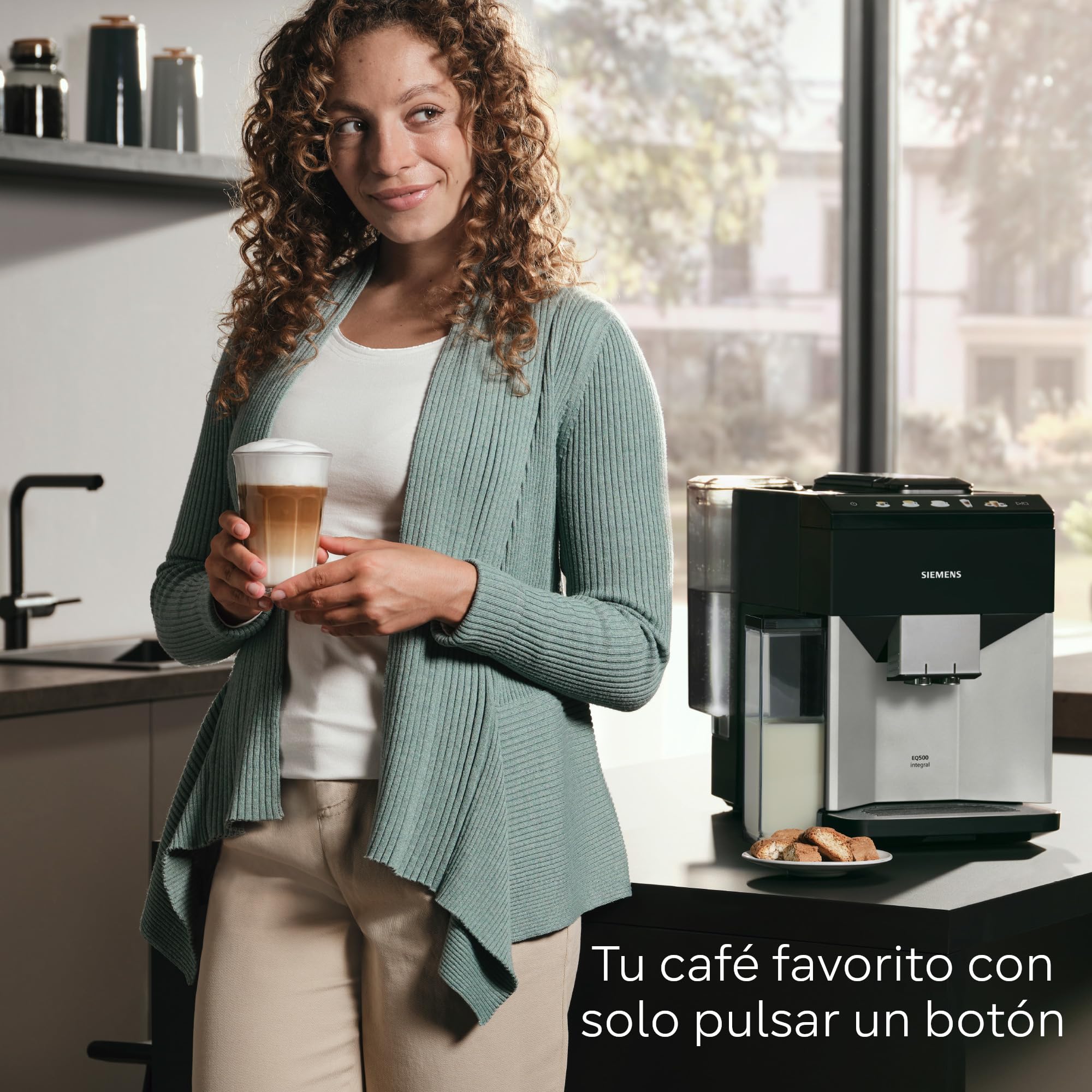 SIEMENS - Cafetera superautomática, EQ500, limpieza autoMilk, Display TFT Touch&Slide, función oneTouch doubleCup, plateado/negro, TQ513R01