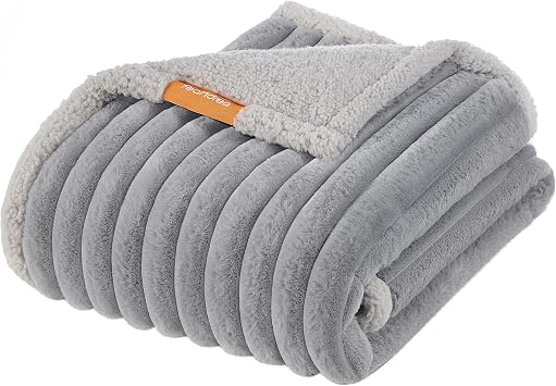 Feandrea Hundedecke, wasserdichte Decke, M, 102 x 73 cm, für Minihunde, kleine Hunde, beidseitig verwendbar, Hundesofa waschbar, Taubengrau-hellgrau PPB034G01