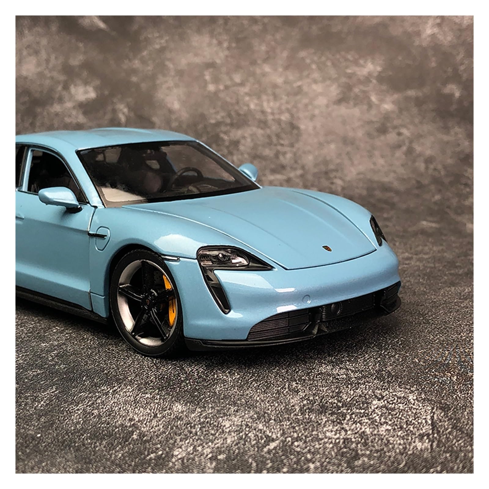 ポルシェ Taycan Turbo S スケールモデル Porsche Taycan Turbo S (J1 PA) | PORSCHE SHOP