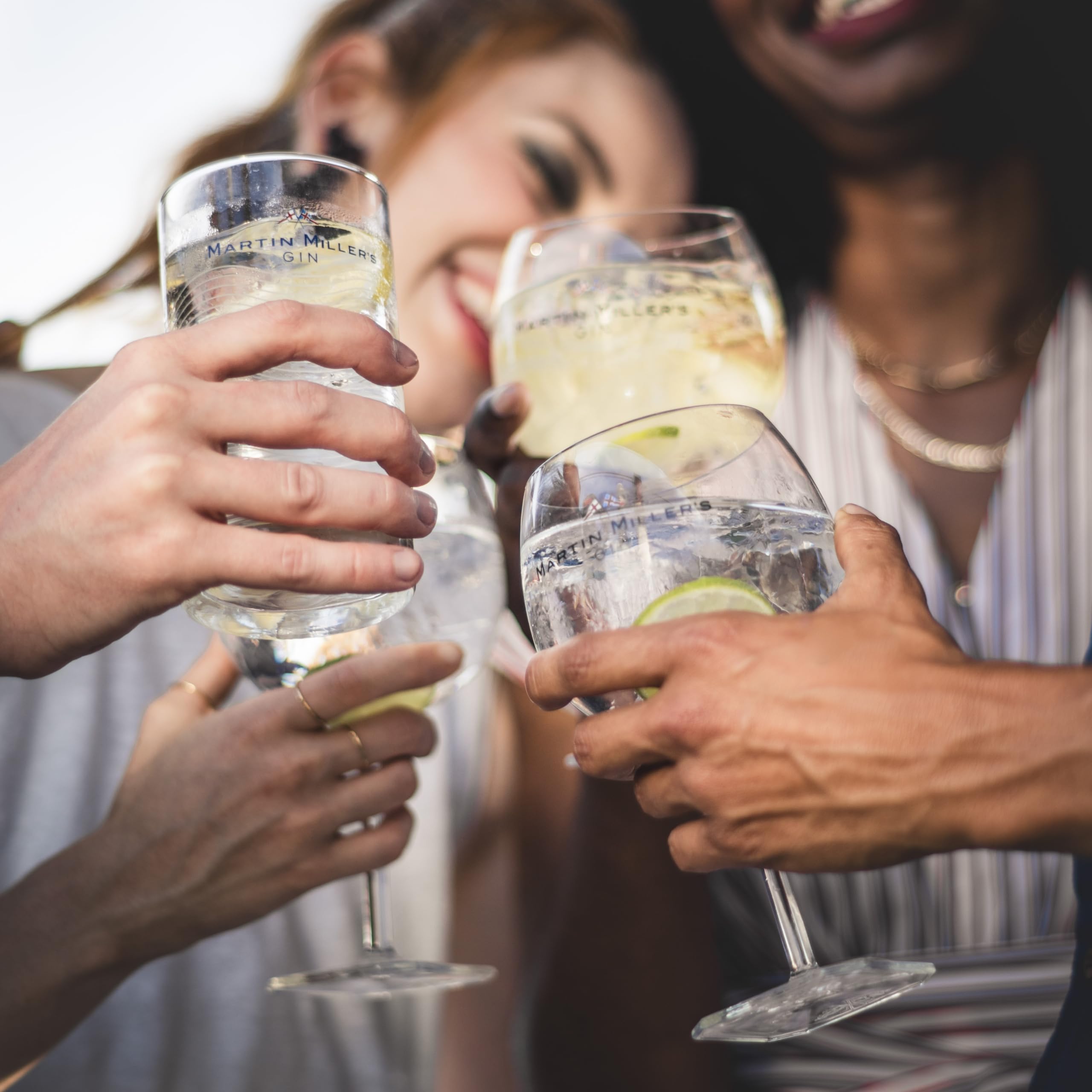Martin Miller's Ginebra - Pack para Regalo: 2 Botellas de 70 cl + 4 Copas Exclusivas | Para Gin Tonic y Cócteles Sofisticados