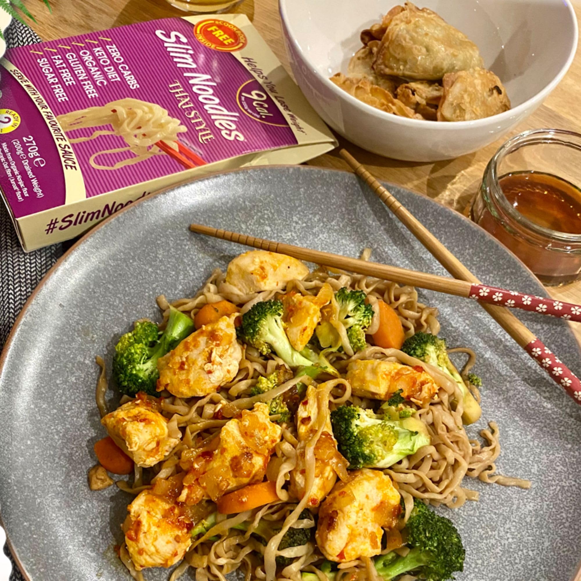 Slim Pasta - Pack de 12 Unidades de Noodles Thai Style de Konjac - Sin Calorías ni Carbohidratos - Ideal para Dietas Keto y Low Carb - Apto para Veganos - Elaborado con Harina de Konjac