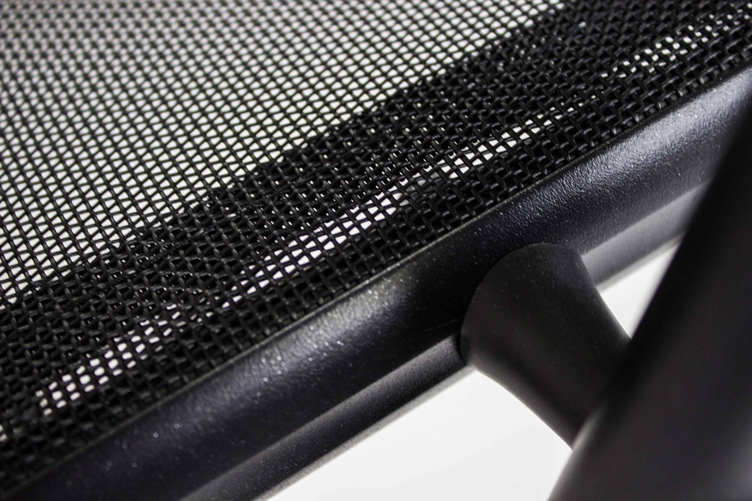 AVANTI TRENDSTORE - Serrenti - Set da 2 sedie pieghevoli in metallo con schienale e seduta in rete traspirabile nera. Ideale per l'esterno e resistente alle intemperie. Dimensioni LAP ca. 56x107x67cm