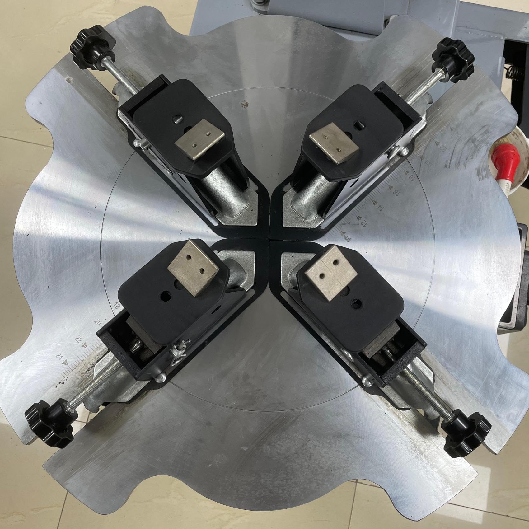 Cambiador de neumáticos/Máquina Adaptador de motocicleta para cambiadores de neumáticos (garra de mandíbula estándar por debajo de 49 mm), aumenta 4 pulgadas y disminuye 2 pulgadas en el