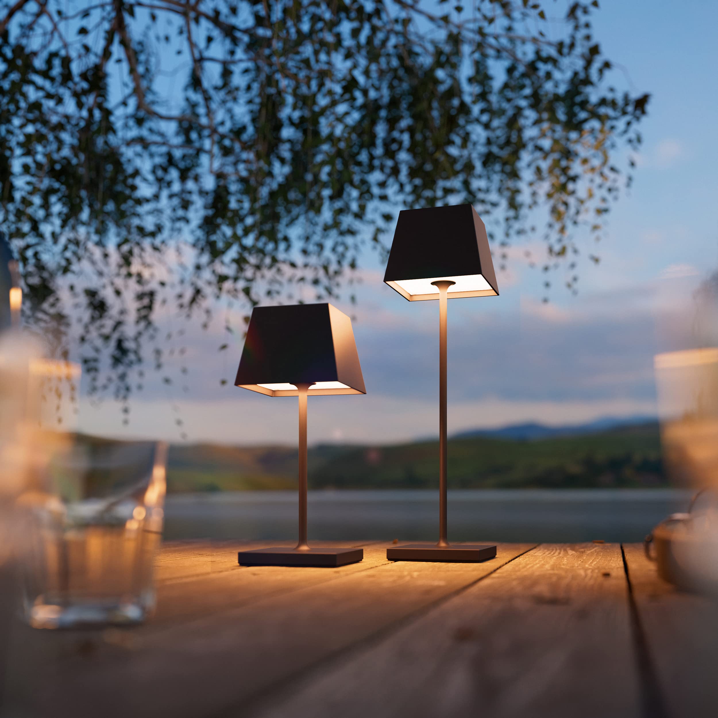 SIGOR Nuindie 1.0 eckig LED Akku-Tischleuchte, nachtschwarz | Dimmbar • Indoor & Outdoor • IP54 • 37 cm • Easy Connect • 12 h Leuchtdauer