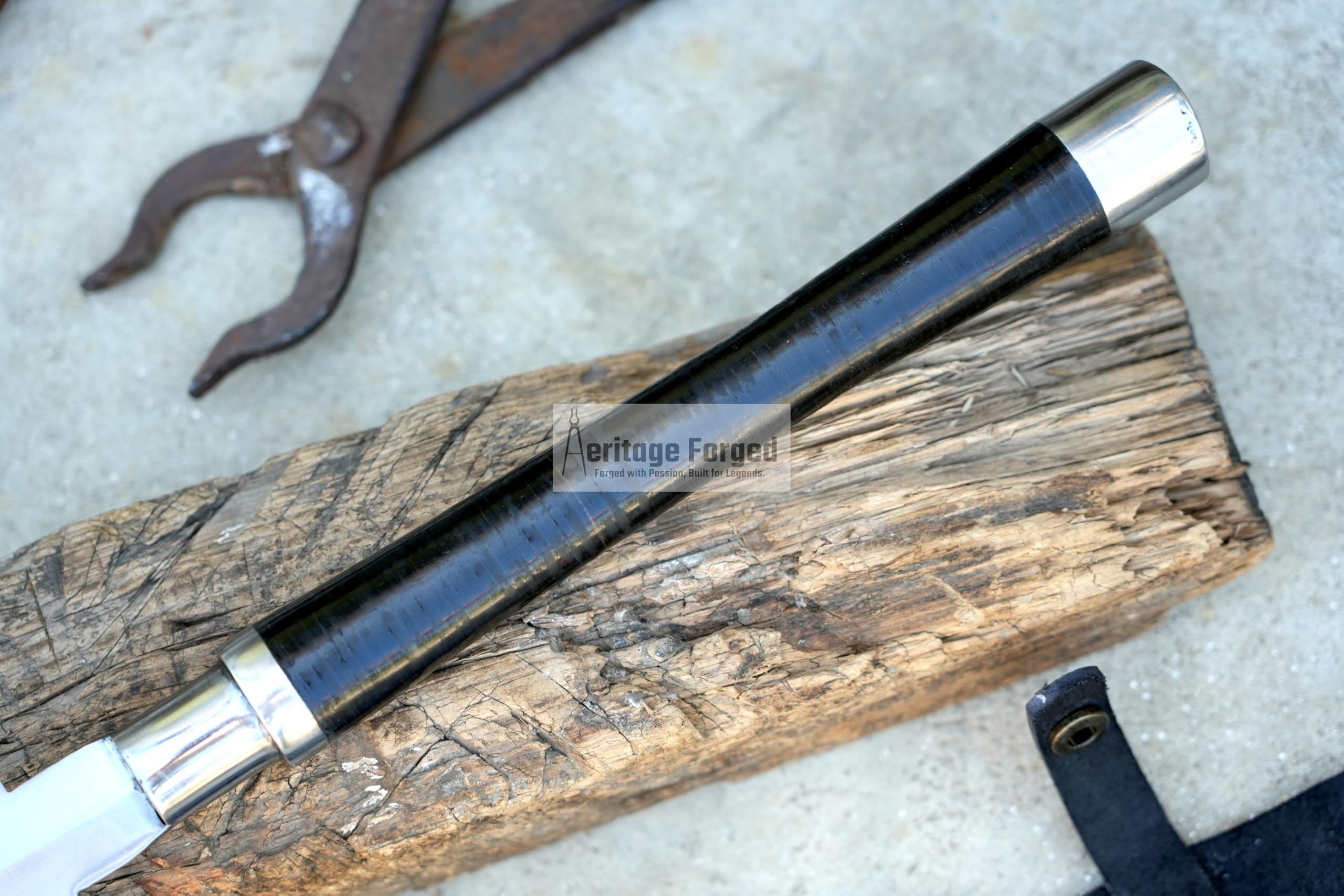 THE NEPAL Handgeschmiedeter Jagdspeer, 22,9 cm lange Klinge, langlebiger 5160-Blattfederstahl, Vollzapfenledergriff, inklusive Lederscheide