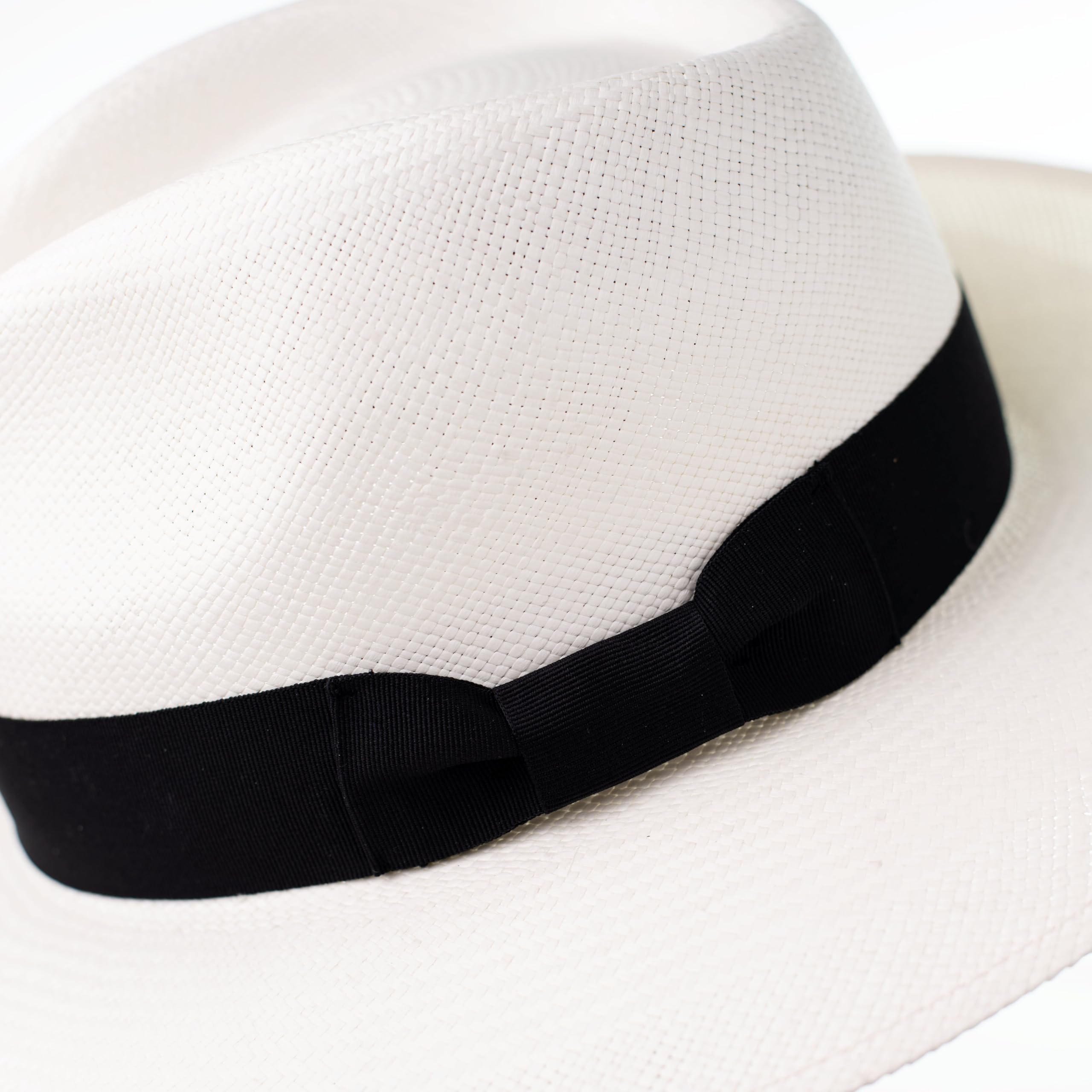 Cuenca 1905 Fedora Sombrero Panamá Genuino Vestir de Paja Toquilla, Tejido a Mano y Hecho 100% en Ecuador, Protección UV Natural, Panama Hat de Verano Hombre y Mujer