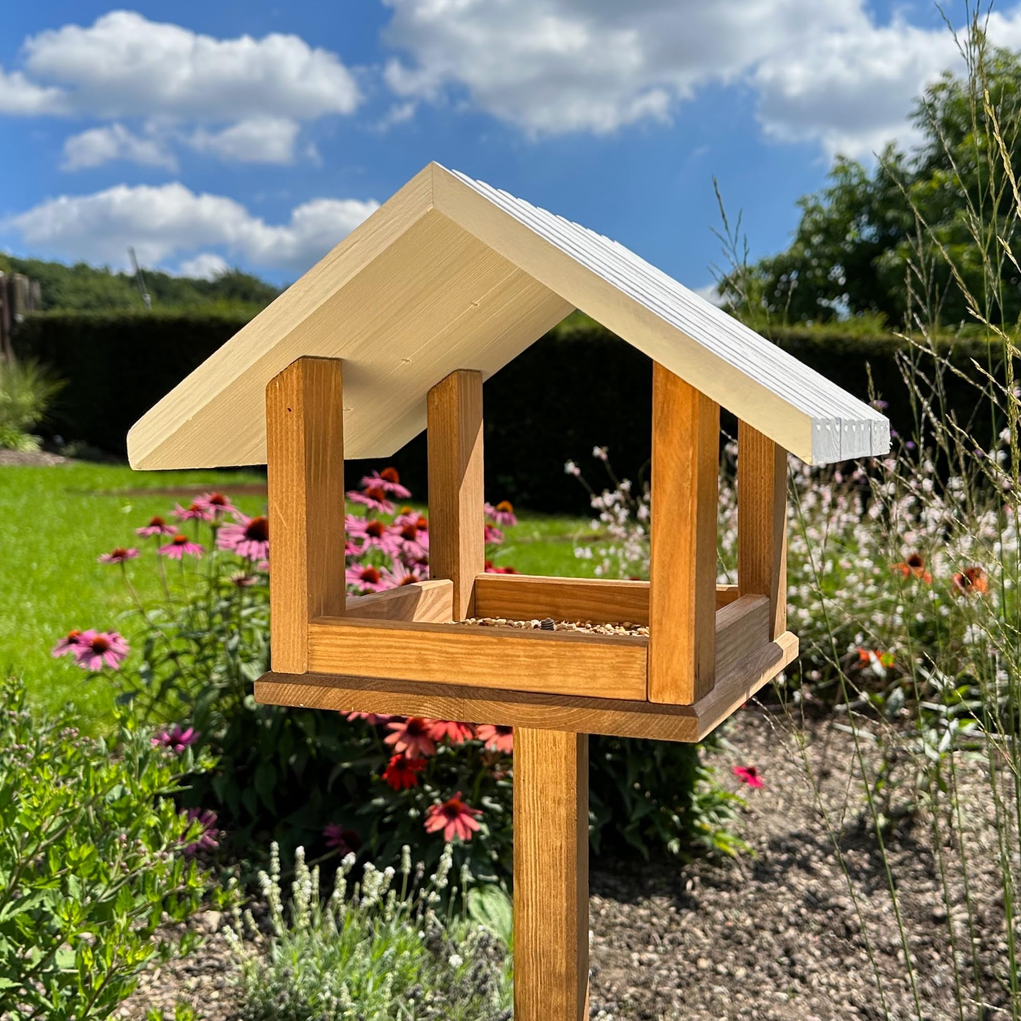 GARTENETAGE Vogelhaus mit Ständer wetterfest/massives Vogelhaus Holz mit Erdspieß/Vogelfutterhaus mit Ständer/Robustes Vogelhäuschen für Ihren Garten