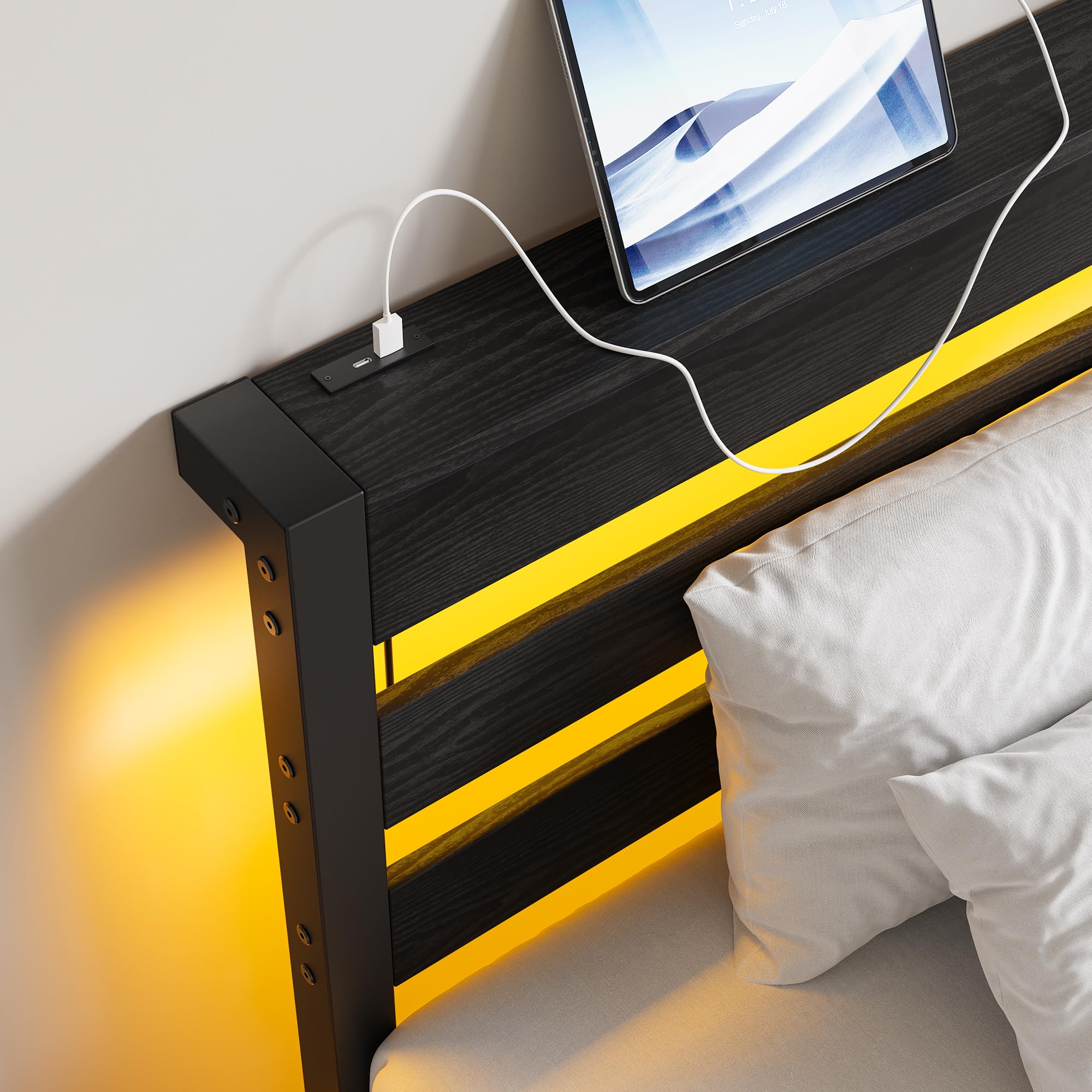 Bettgestell 90x200 cm mit LED, Metallbett mit USB-Ladestation & Holzkopfteil mit Stauraum, Gästebett Jugendbett Einzelbett mit Lattenrost aus Metall, Leicht zu Montieren, Schwarz