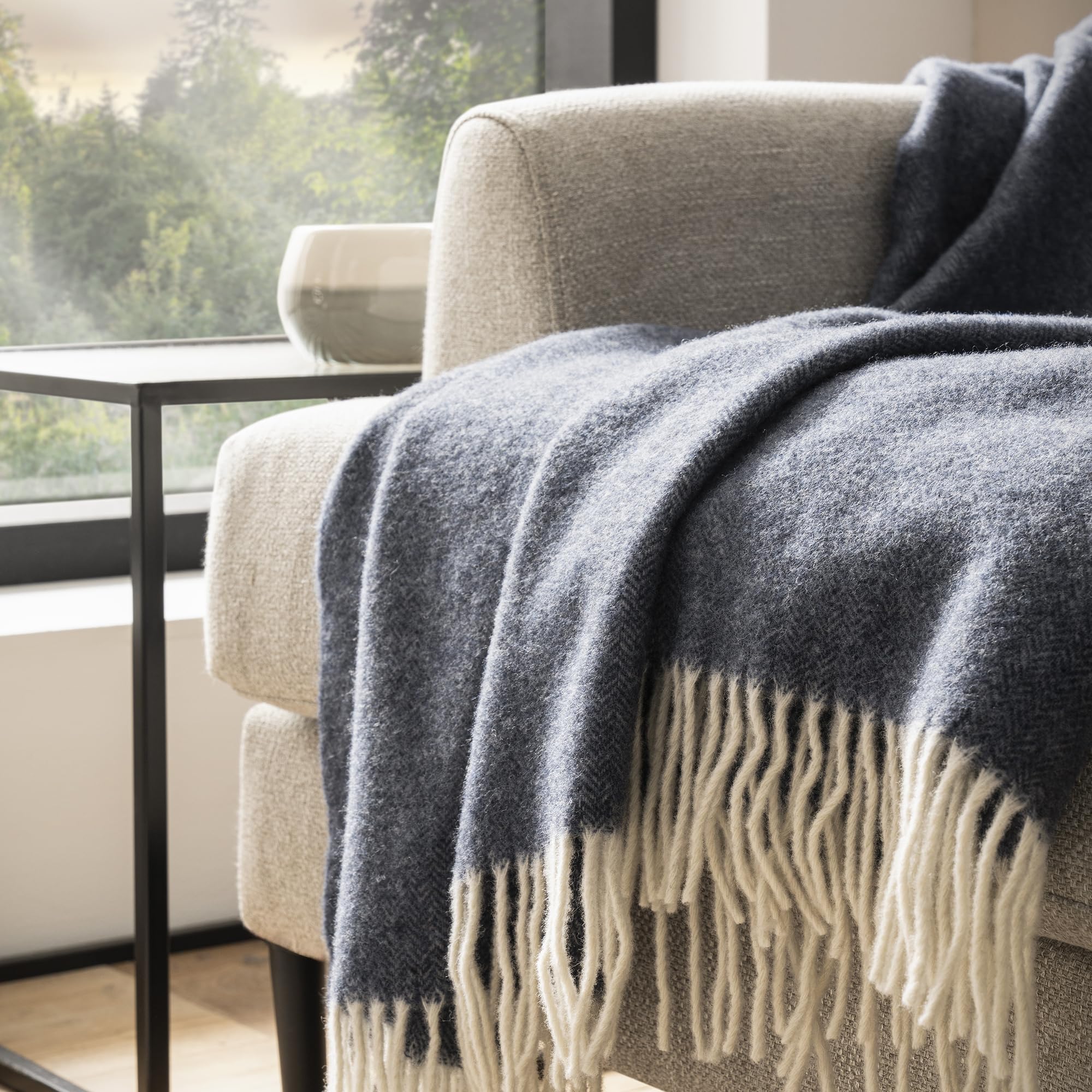 bugatti Wolldecke 150x200 cm - Merinowolle & Cashmere, hochwertig und kuschelweich, Merinodecke blau einfarbig