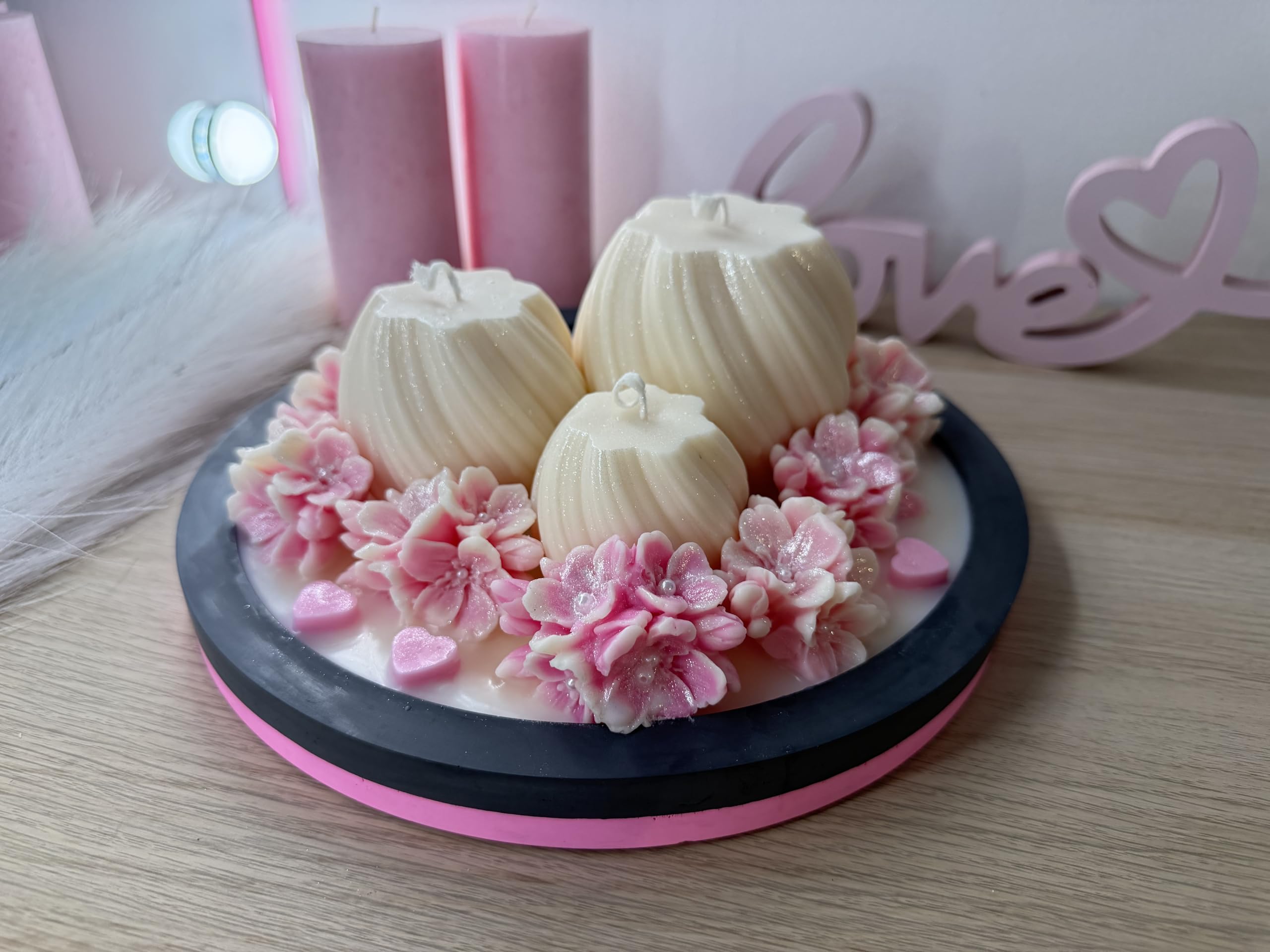 LuRi Design personalisierte XXL Kerzenschale mit 3 Designkerzen – handgegossene Deko-Schale mit Blumenkerzen – individuelles Geschenk zur Hochzeit, Verlobung oder zum Jahrestag