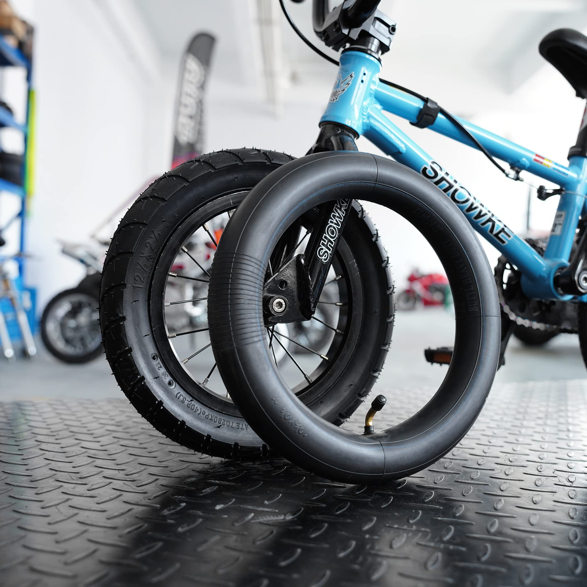 Lot de 2 ensembles de pneus 12 1/2 x 2 1/4 (12.5 x 2.25) + chambre à air avec tige coudée TR-87 remplacement pour Pocket Mod Balance Bikes 24V Scooter électrique Isobutylène Isoprène Caoutchouc
