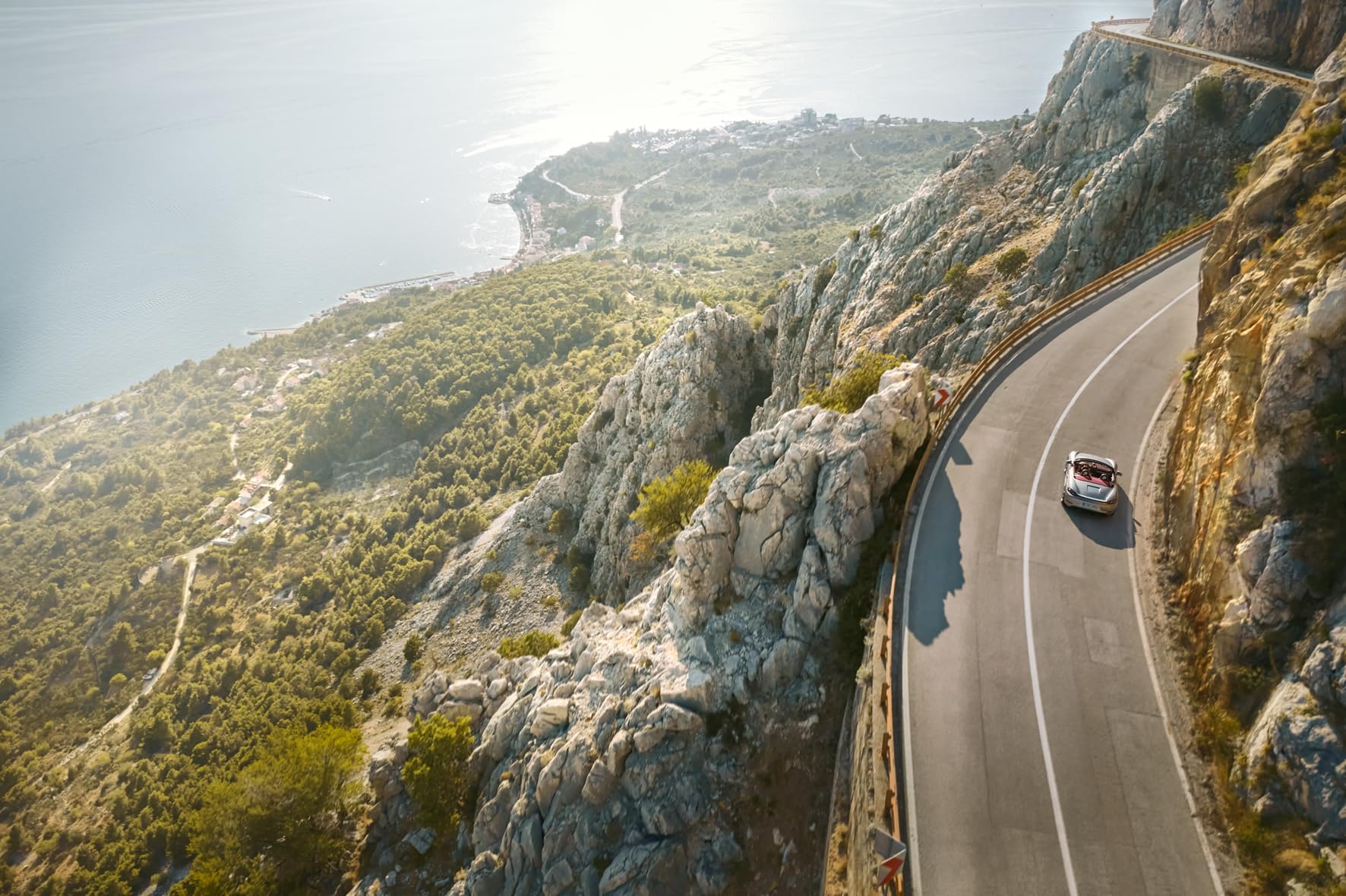Porsche Escapes /anglais: From Mountain Passes to Coastal Highways