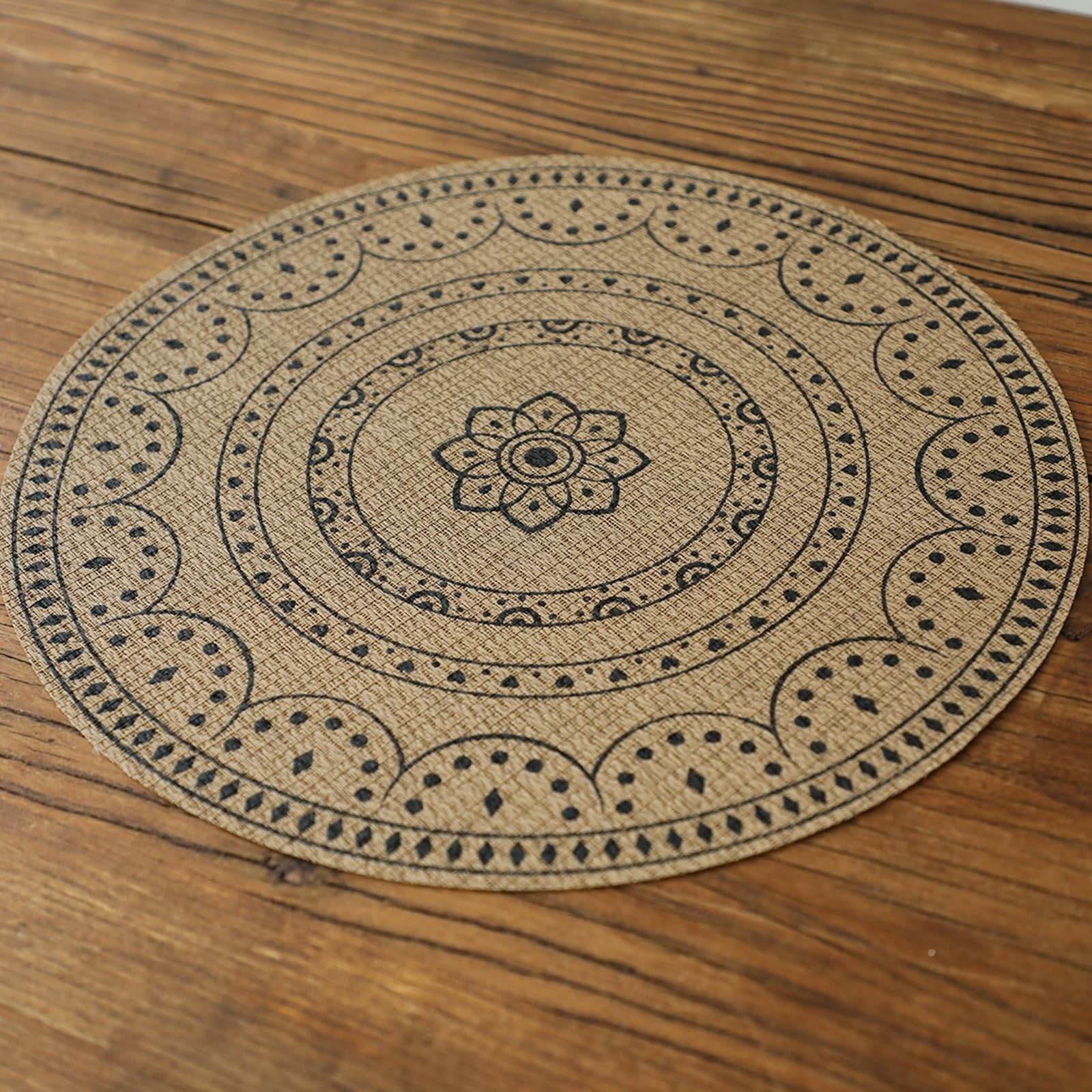 Set de table design lotus noir de 37,5cm au motif floral raffiné pour réception de standing
