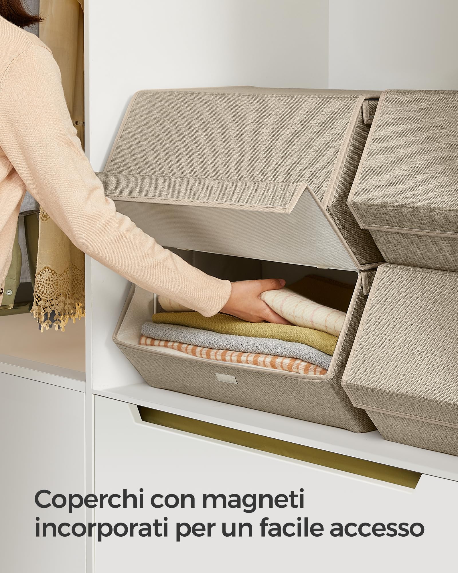SONGMICS Set di 4 Scatole con Coperchio, Organizzatori Impilabili | Contenitori con Chiusura Magnetica, in Tessuto, Struttura in Metallo, Beige Sabbia, Collezione TINA RLB022Y02V1