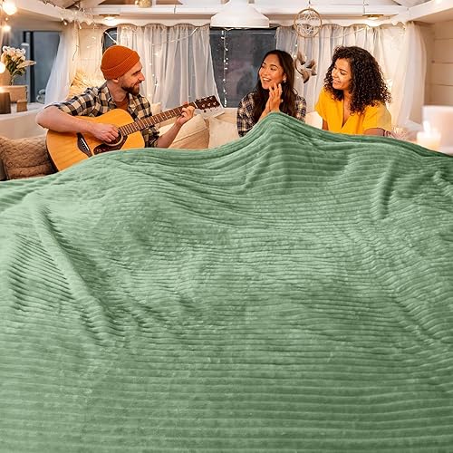 Vista 26 de Vessia Manta de franela de forro polar, 300GSM, acogedora manta a rayas verde salvia para sofá, cama y sofá, cálida y suave, acogedora manta