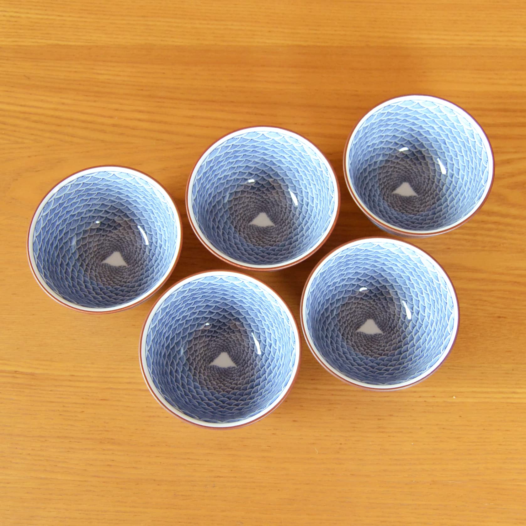 青海波七つ葉 湯呑茶碗5客セット Amazon | 湯呑みセット 来客用 有田焼 青海波 富士山 染付 煎茶