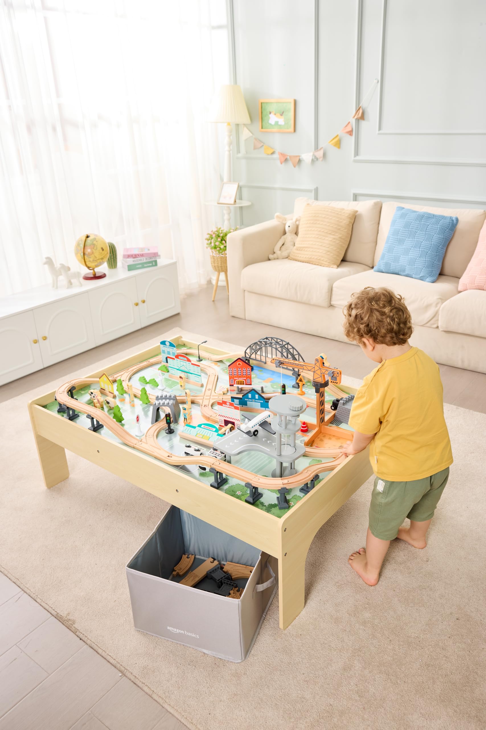 Amazon Basics 120-teiliges Eisenbahn-Set und Tisch, 120,4 x 85 x 41 cm, Verschiedene