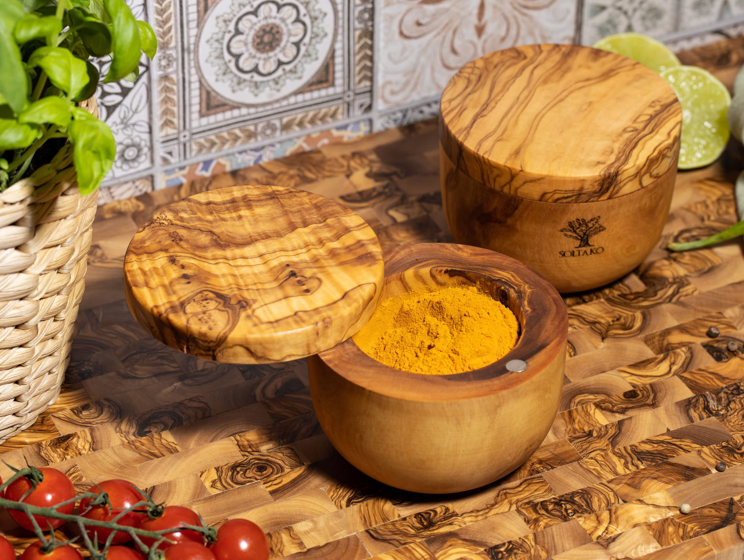 SOLTAKO Boite à Épices avec Cuillères en Bois d'Olivier, Sucrier et Salière, Set de 2 Boites Rangement Cuisine, Pot D'assaisonnement, Pot à Épices Ø 10 cm